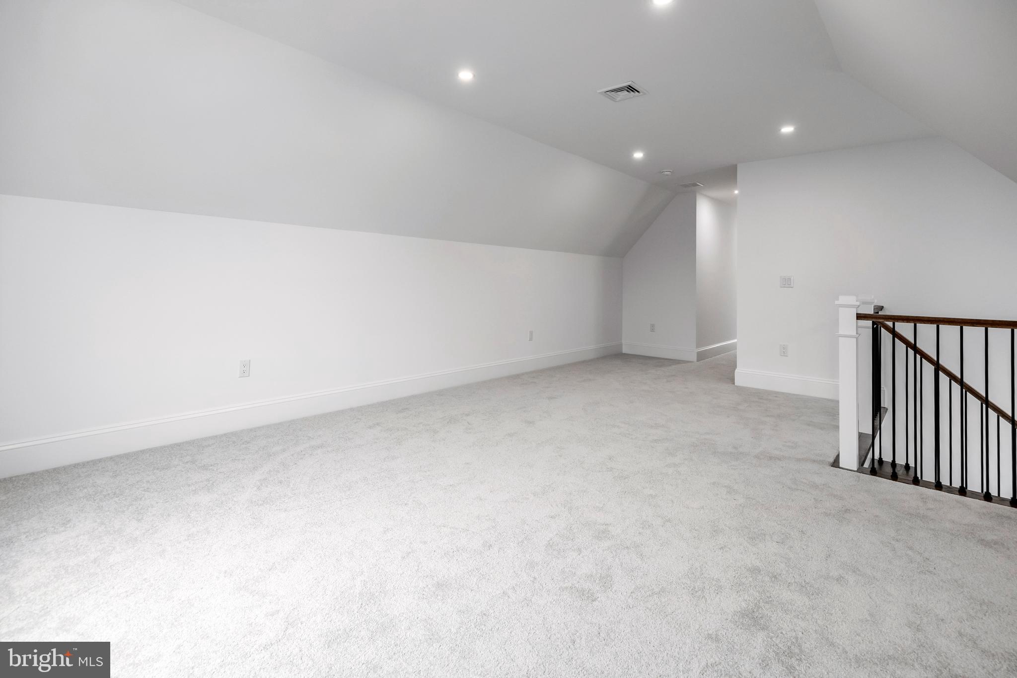 OAKMONT - Residential