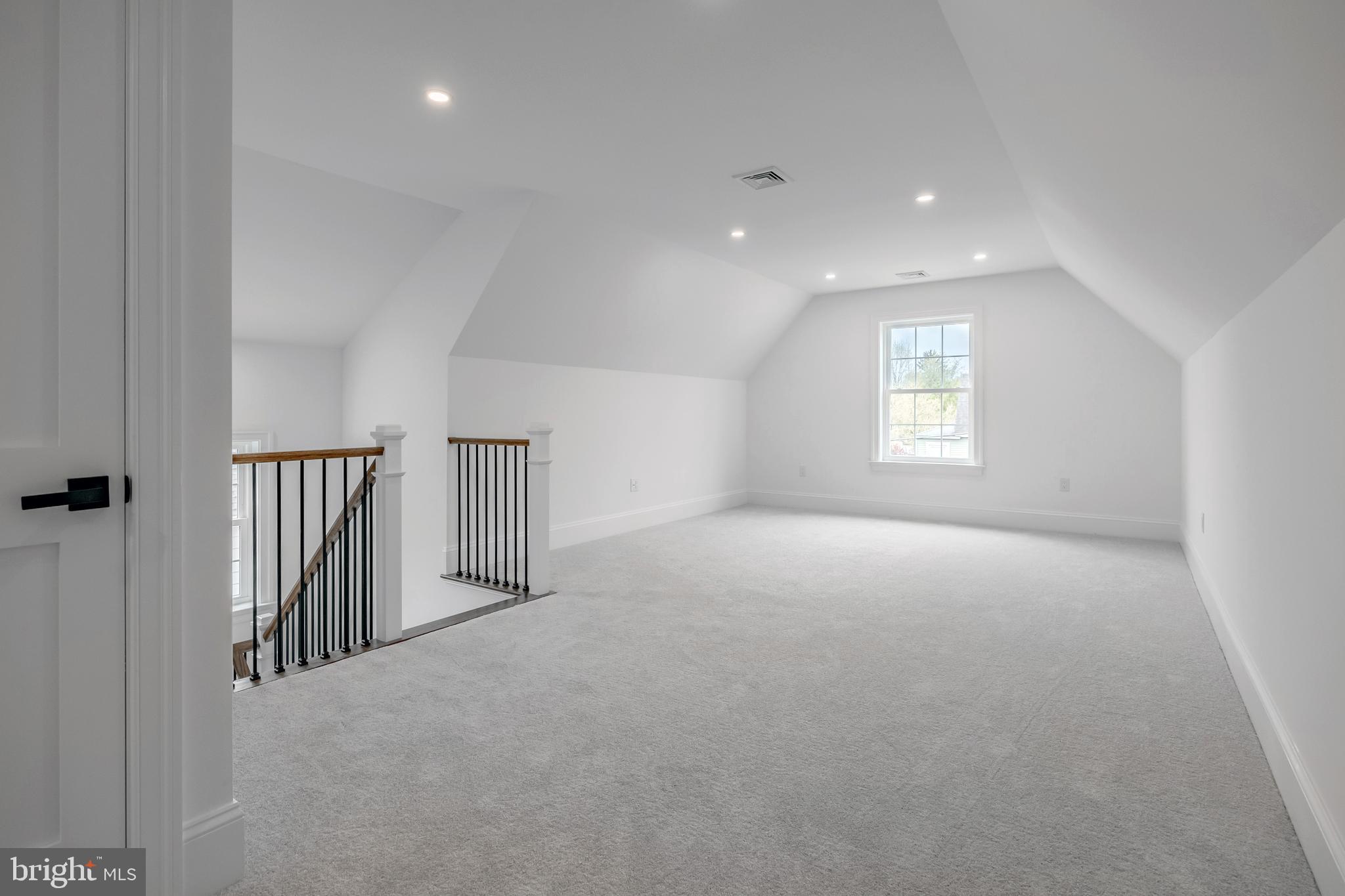 OAKMONT - Residential