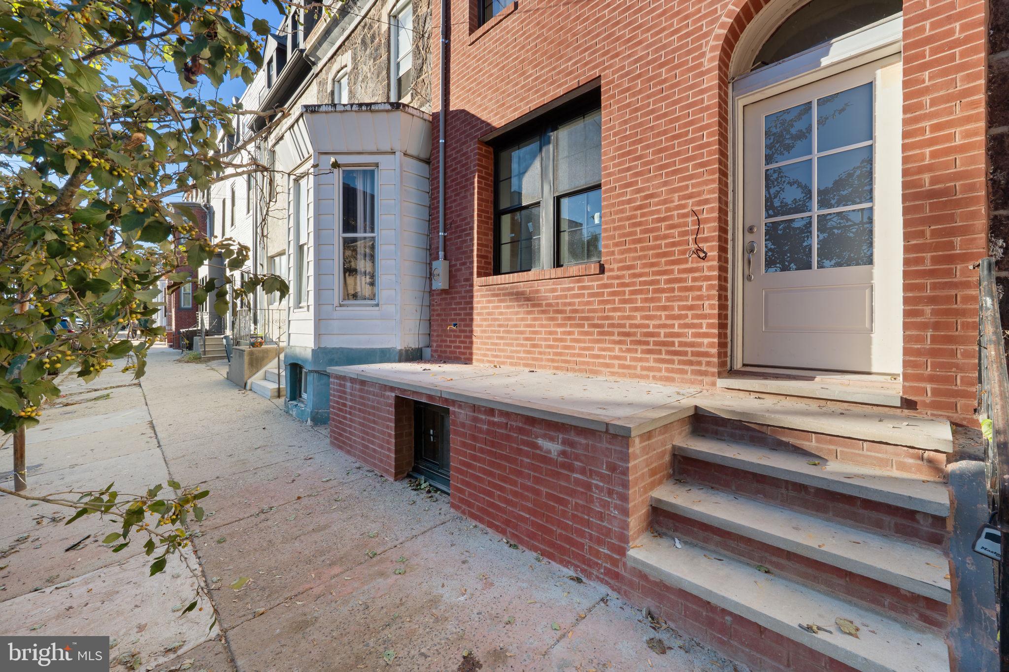 2423 CHRISTIAN STREET