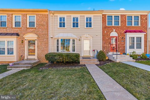 Photo of 5539 Ridgeton Hill Court, FAIRFAX, VA 22032 (MLS # VAFX2292080)