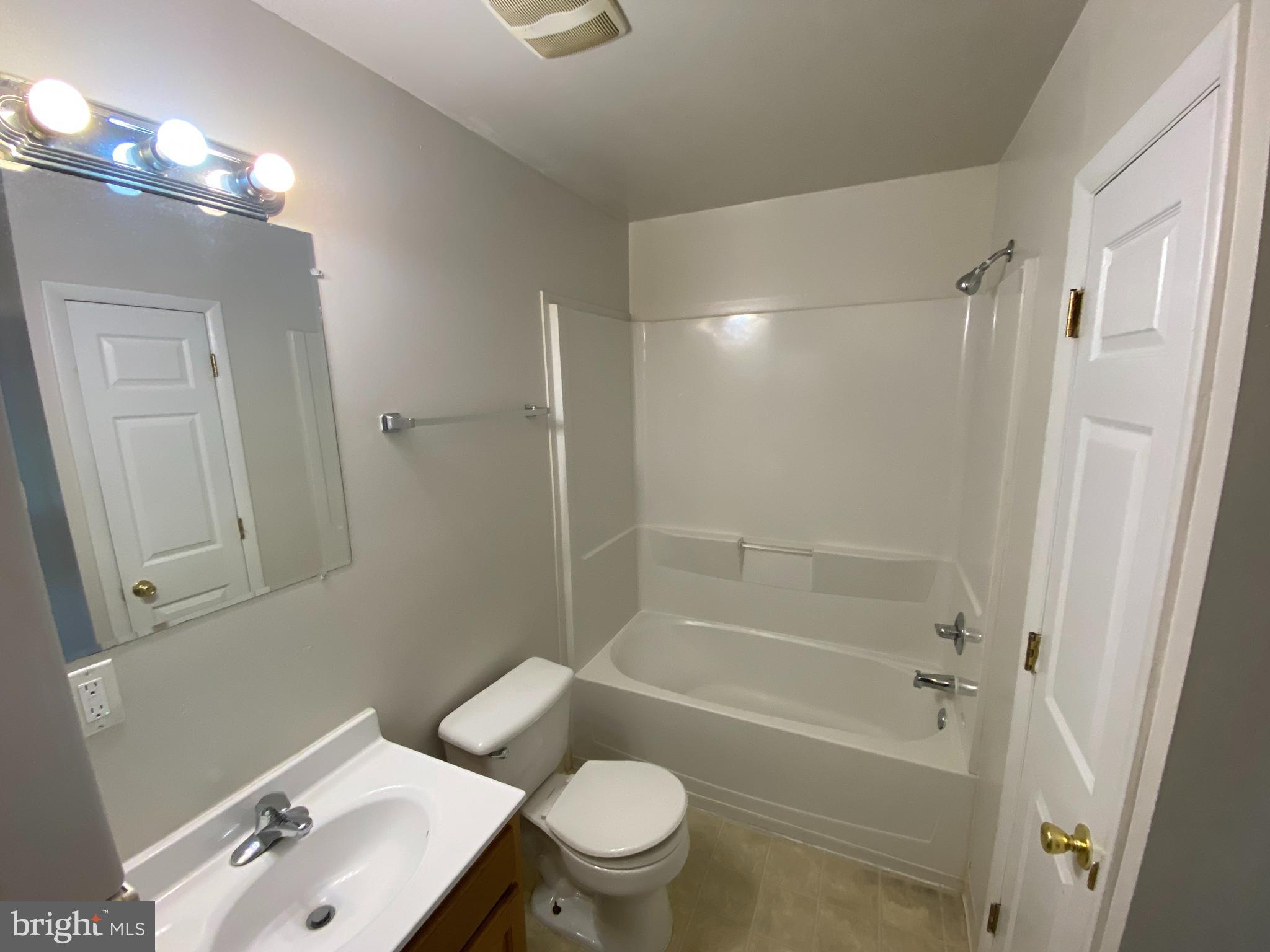 BERRY STREET CONDOMINIUMS - Residential Lease