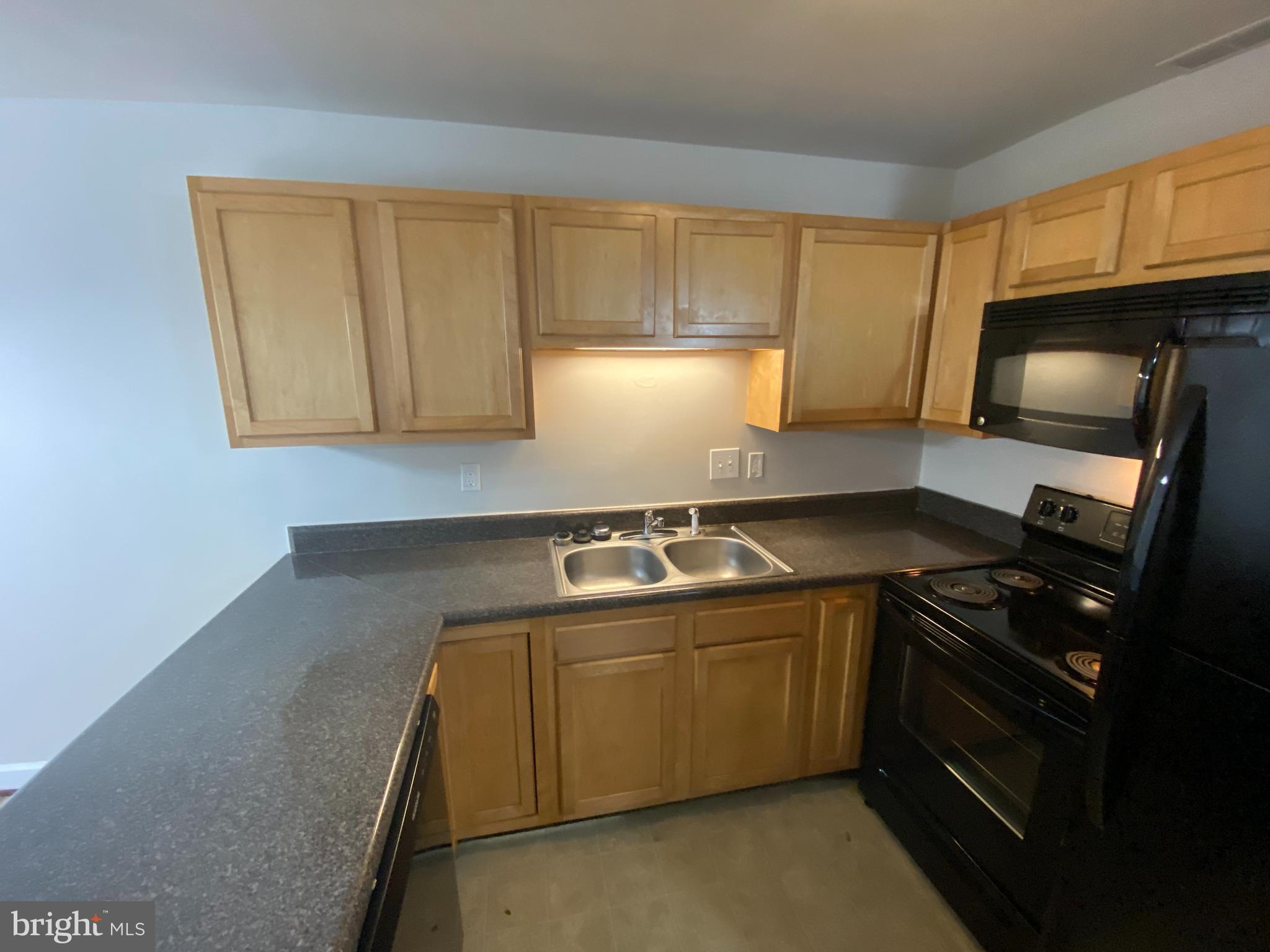 BERRY STREET CONDOMINIUMS - Residential Lease