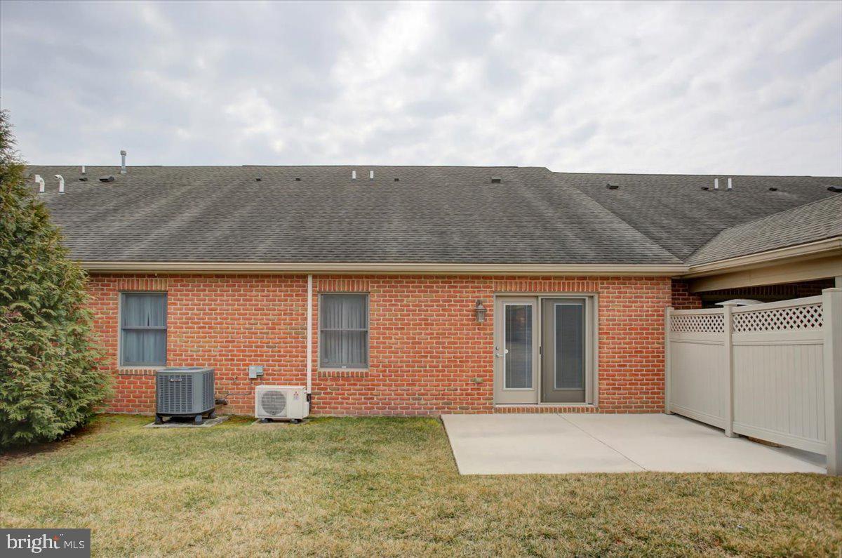 EMERALD POINTE - Residential