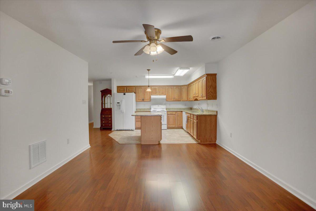 EMERALD POINTE - Residential