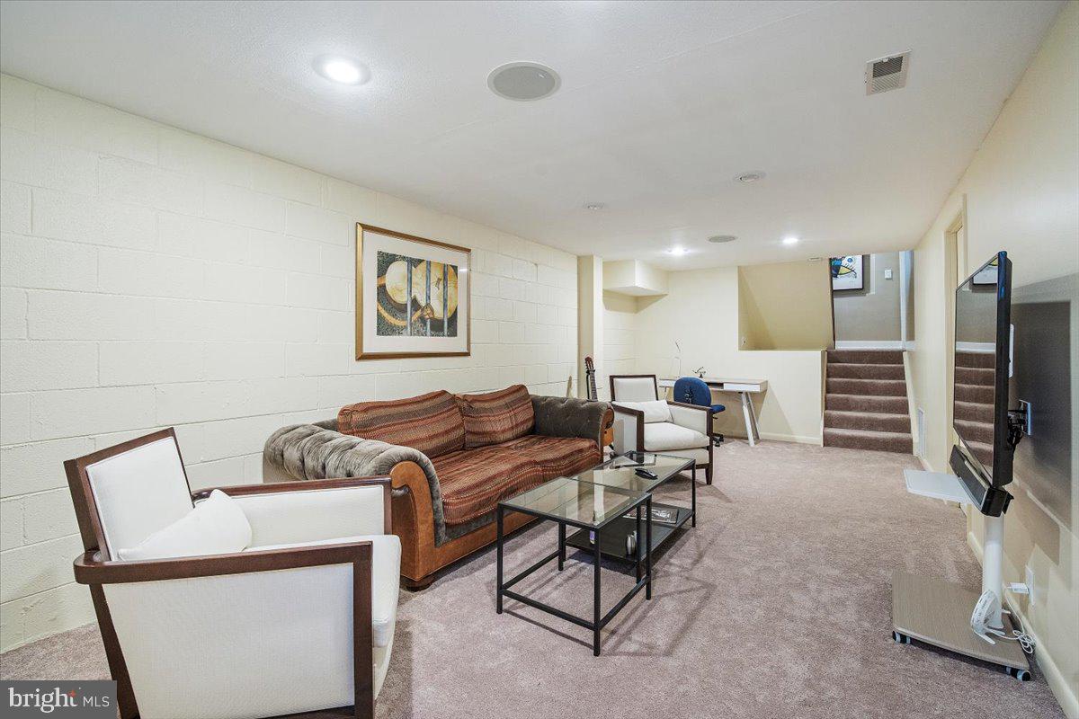 REGENCY ESTATES - Residential