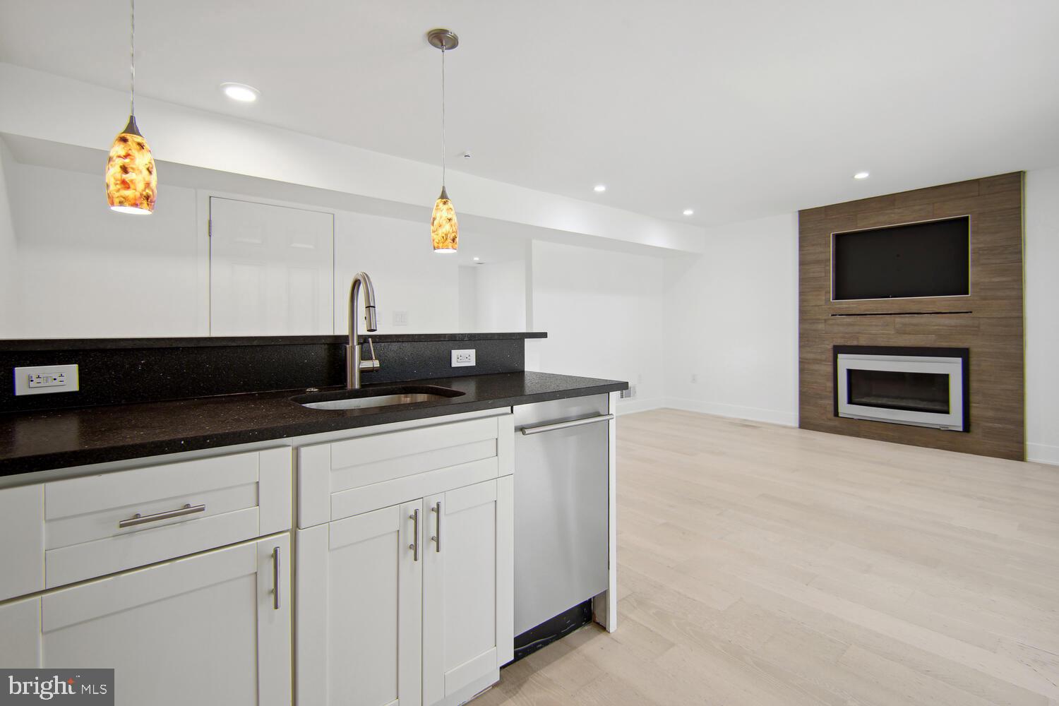 REGENCY ESTATES - Residential