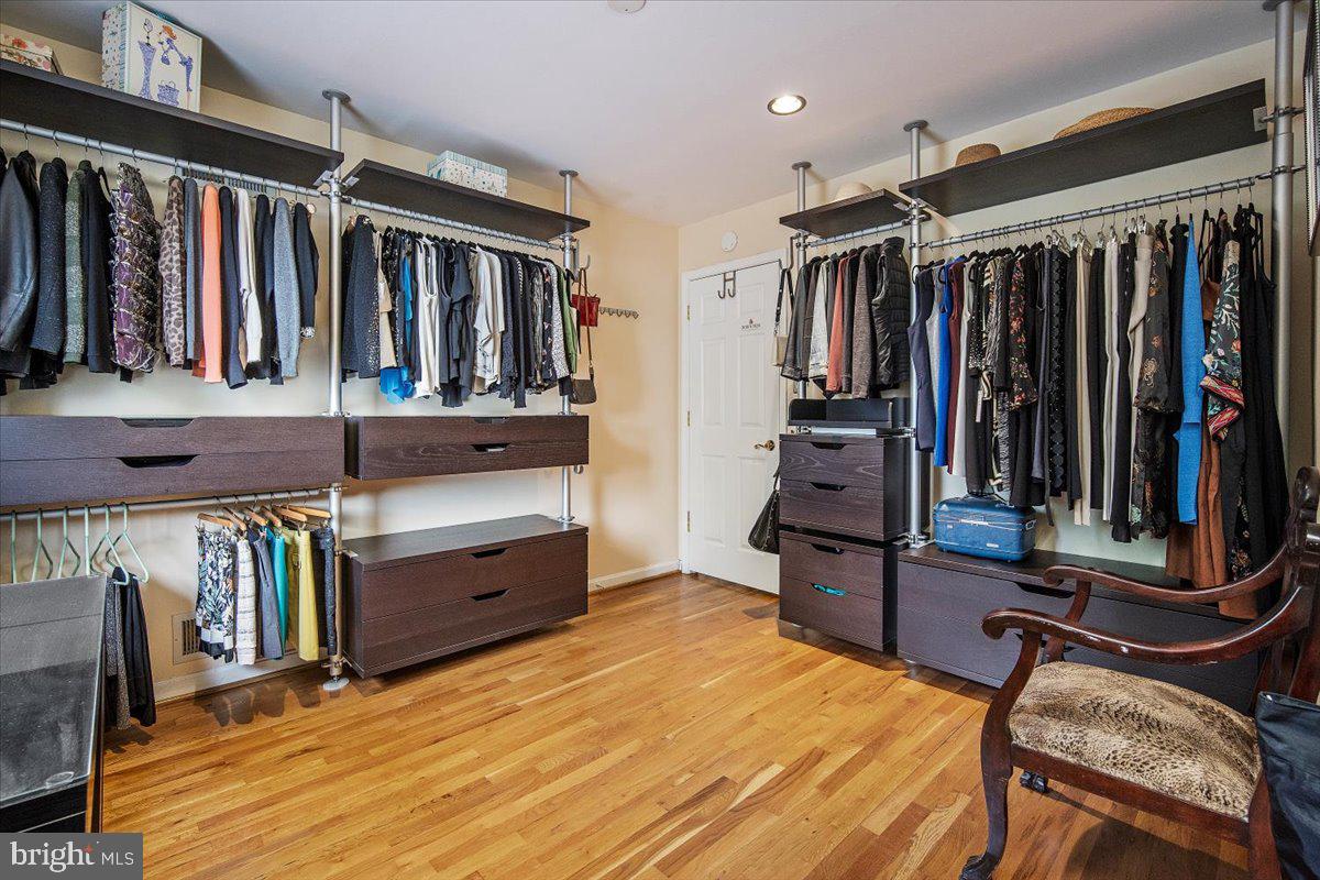 REGENCY ESTATES - Residential