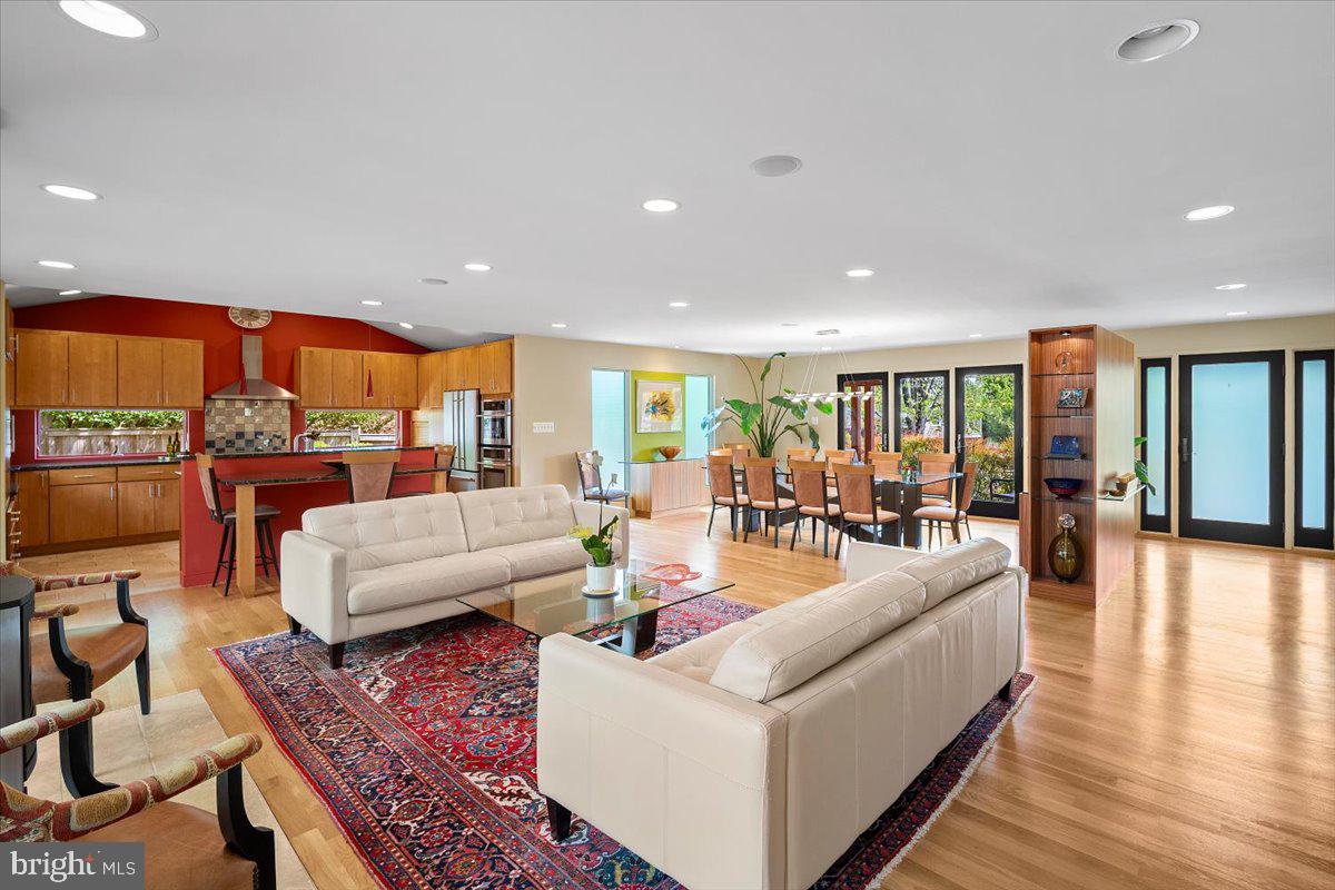 REGENCY ESTATES - Residential