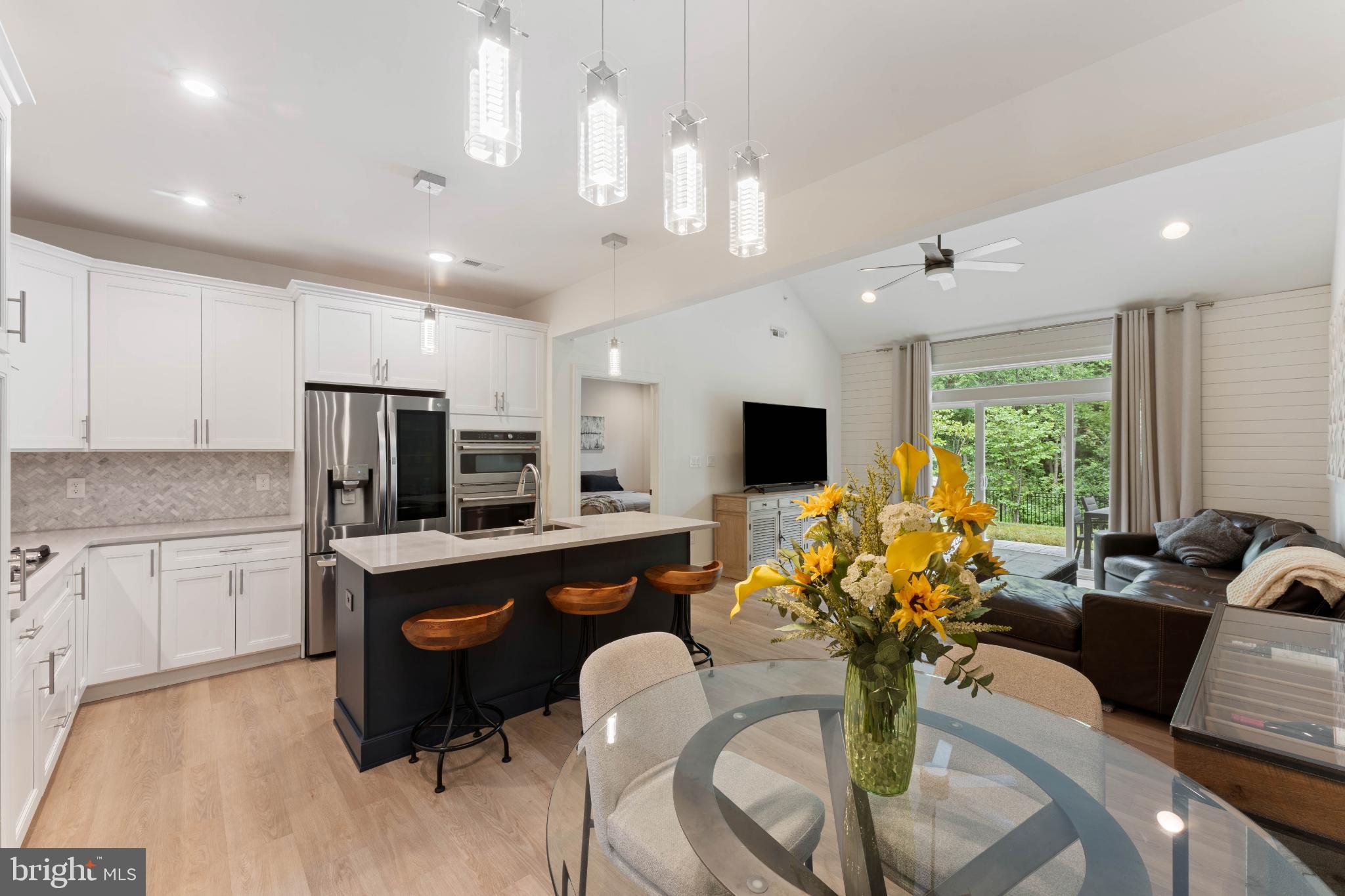 922 HOLDEN COURT