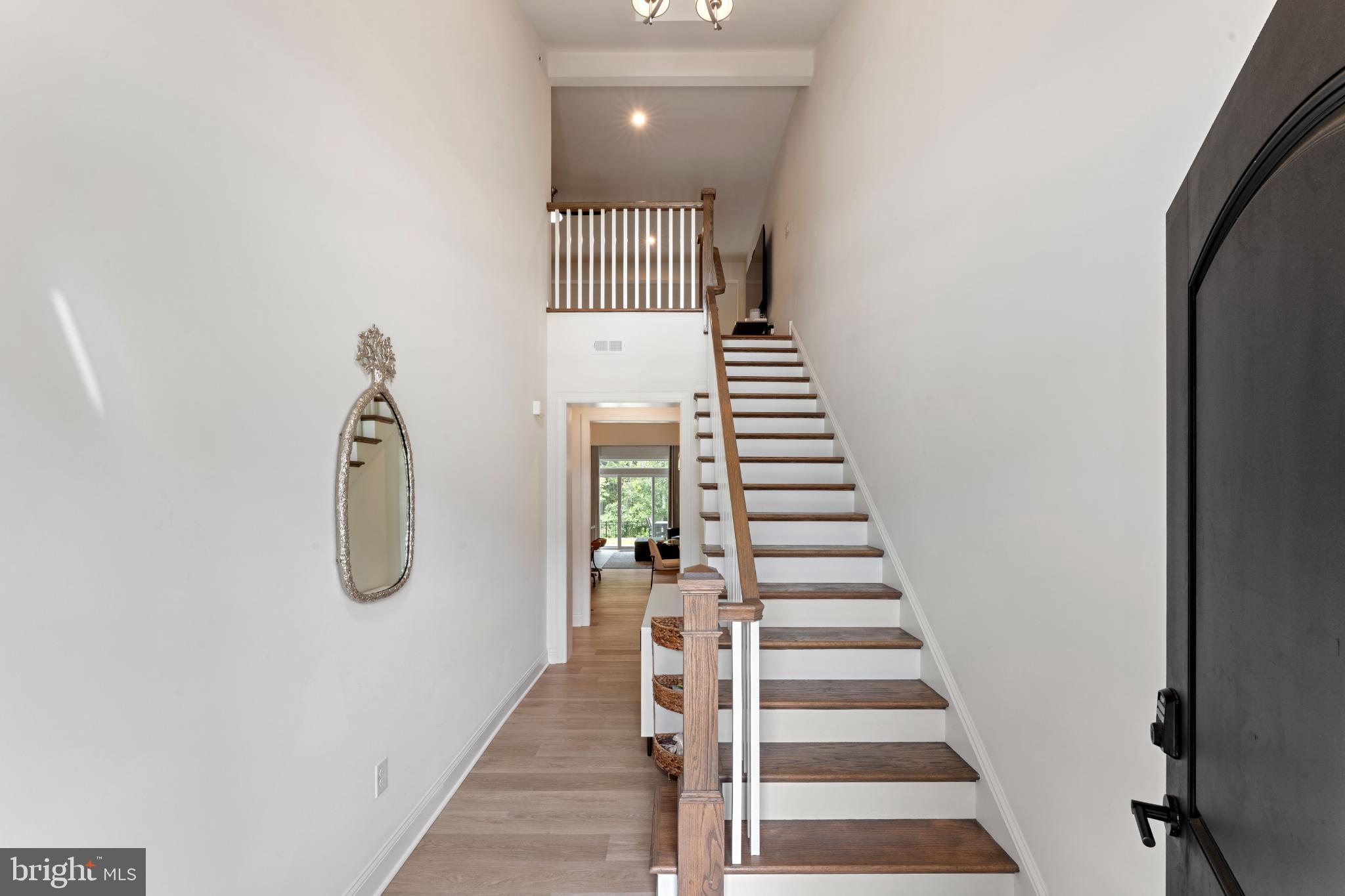 922 HOLDEN COURT