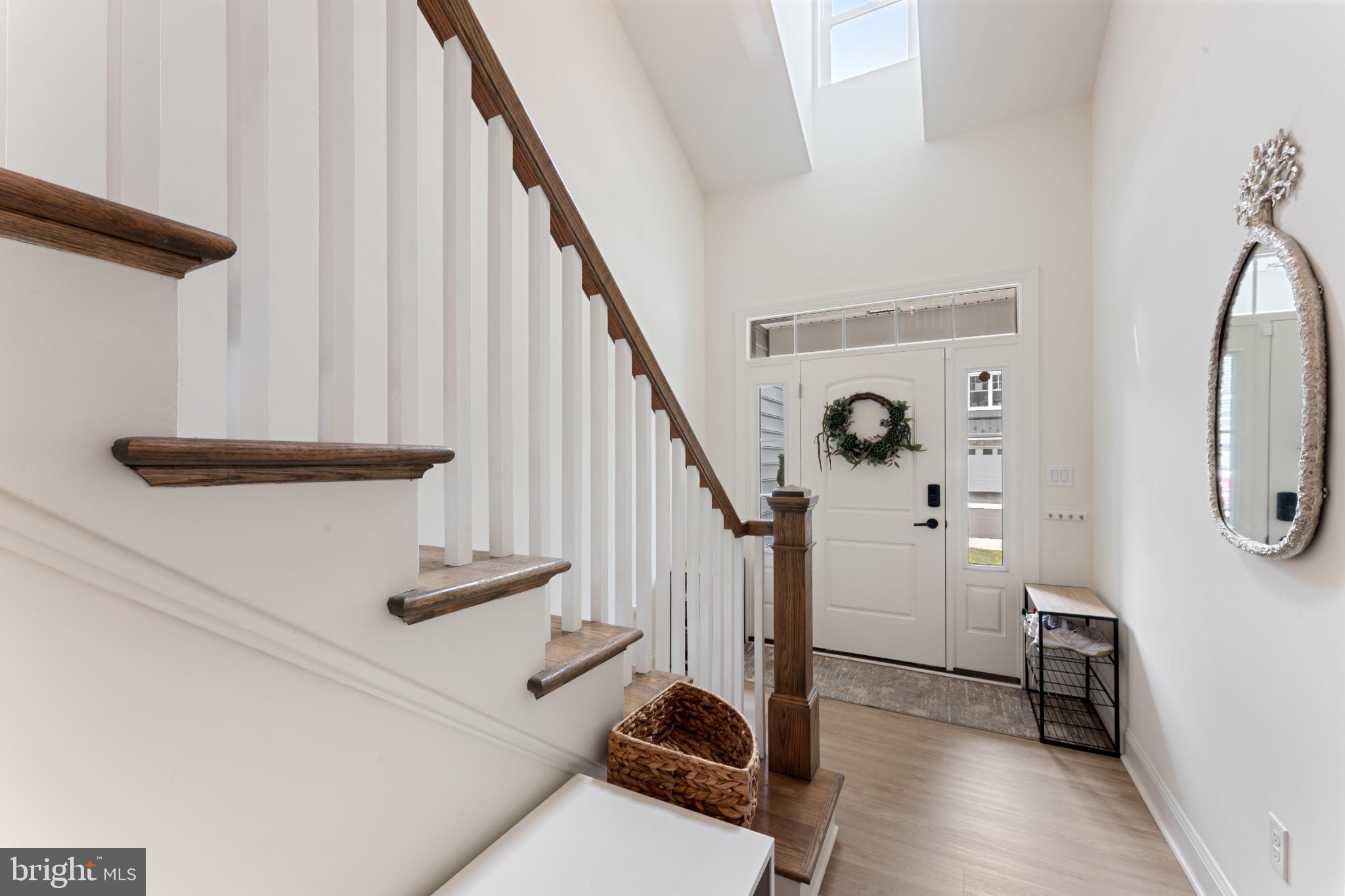 922 HOLDEN COURT