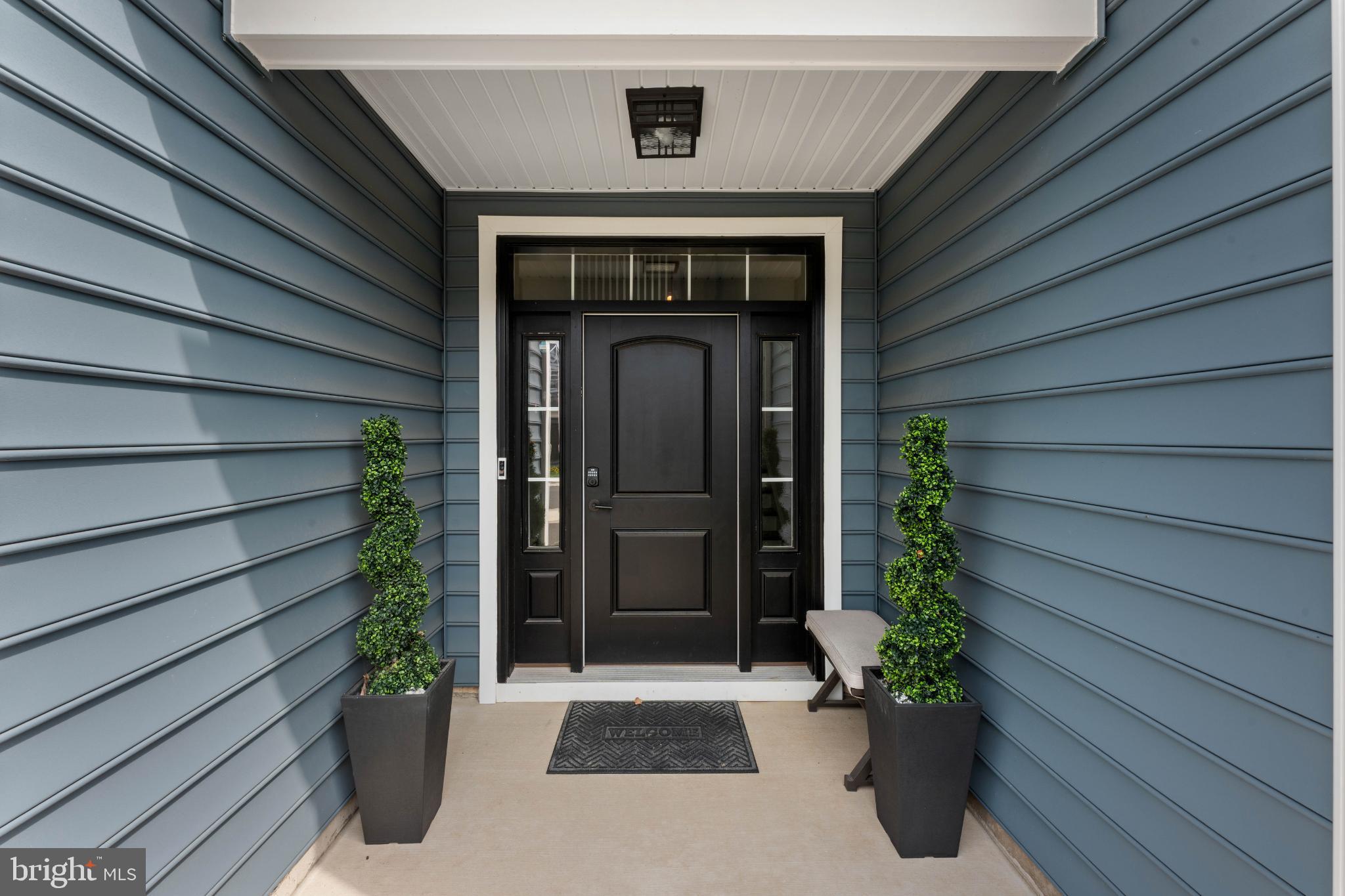 922 HOLDEN COURT
