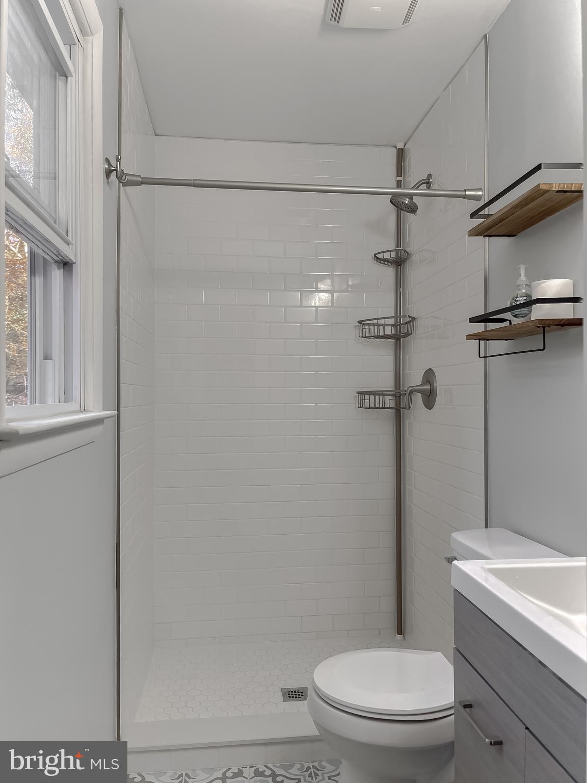 COUNTRY LAKES - Residential