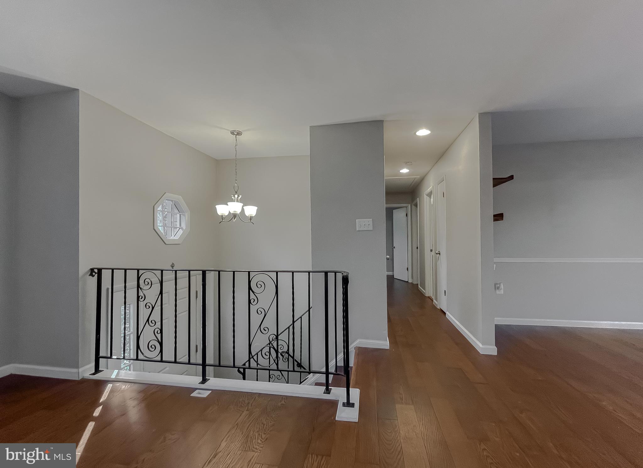 COUNTRY LAKES - Residential