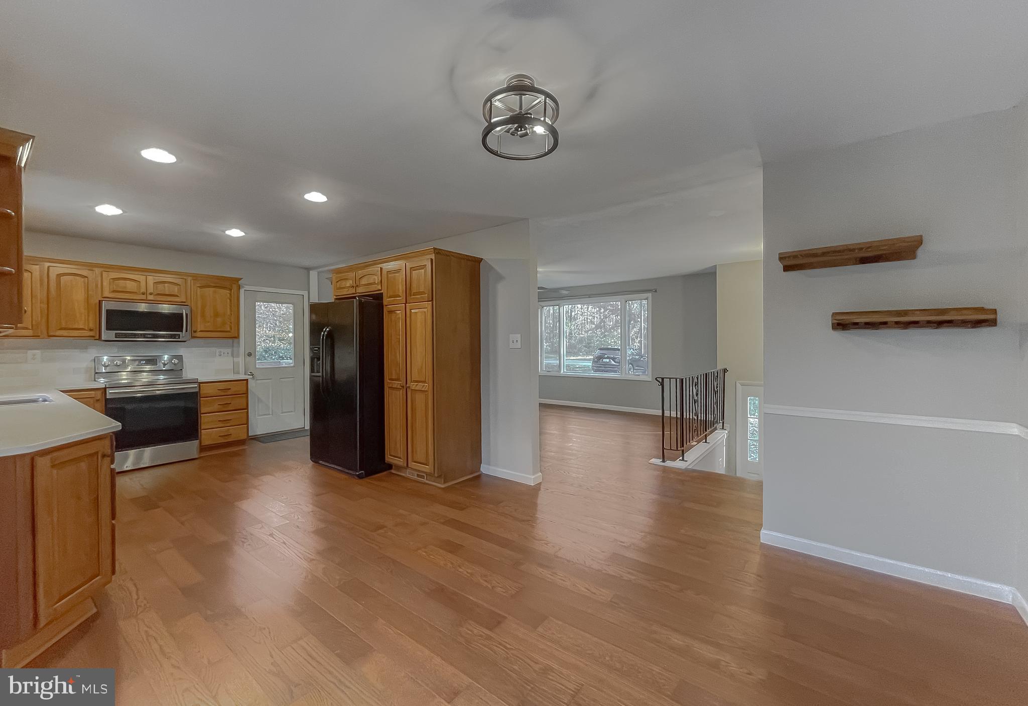 COUNTRY LAKES - Residential