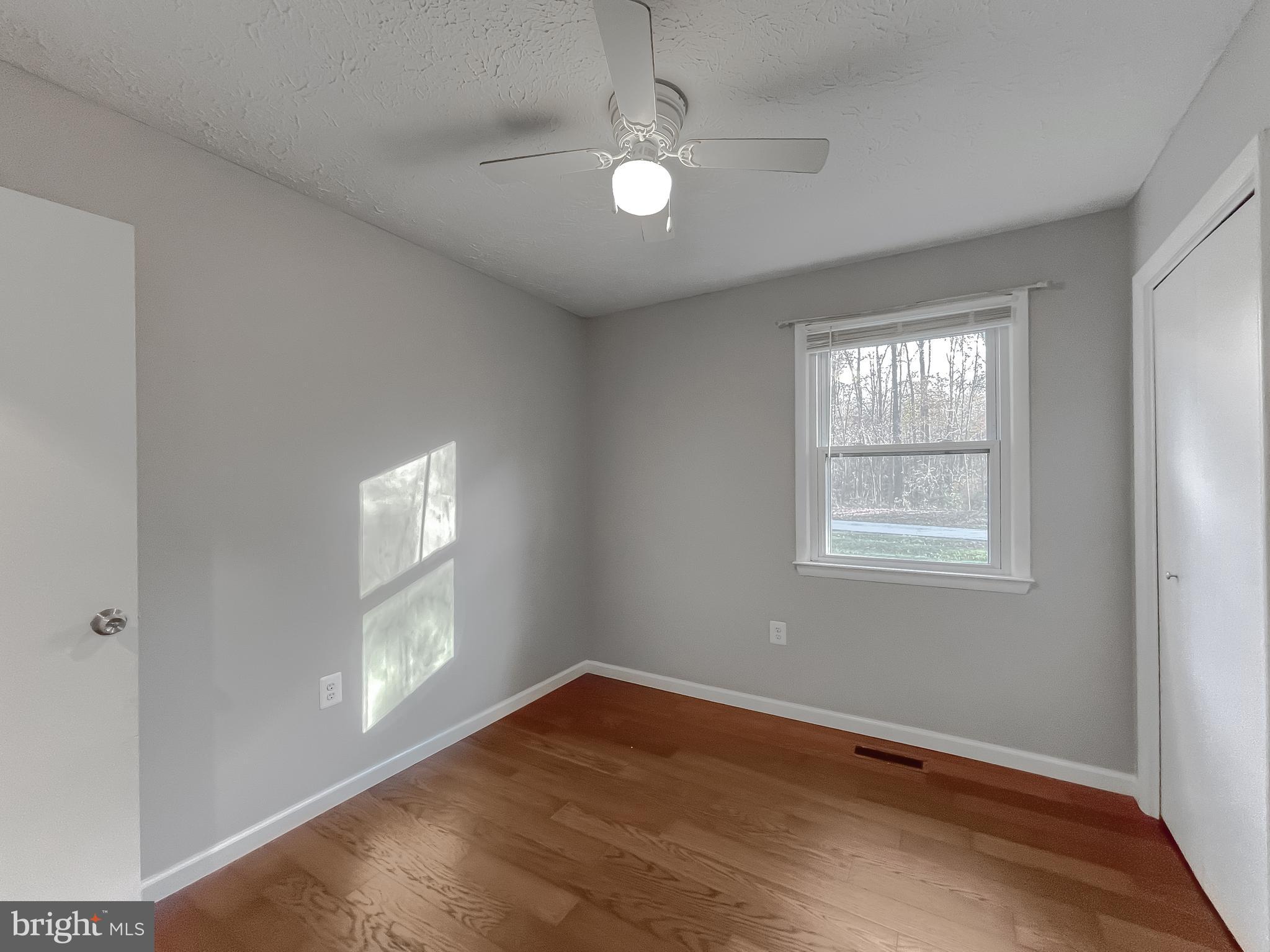 COUNTRY LAKES - Residential