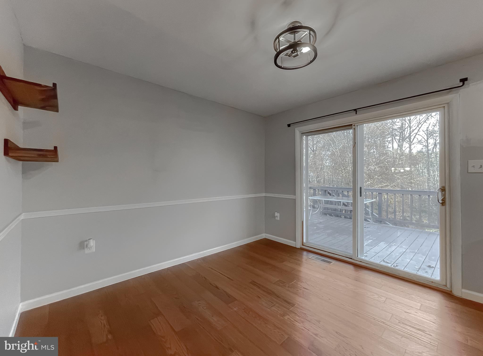 COUNTRY LAKES - Residential