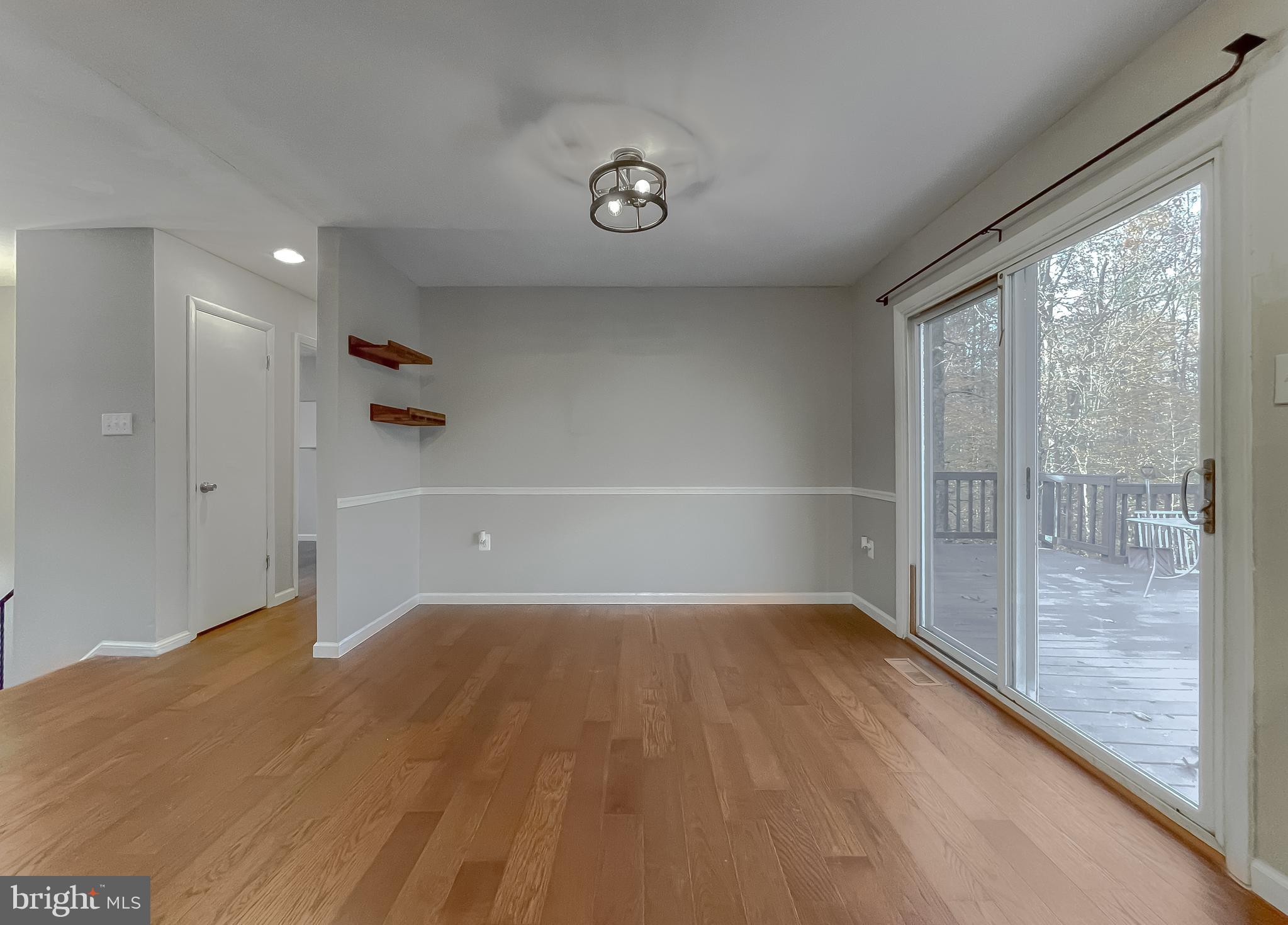 COUNTRY LAKES - Residential