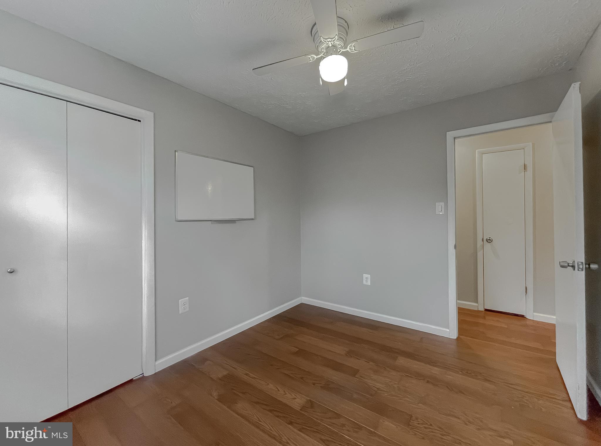 COUNTRY LAKES - Residential