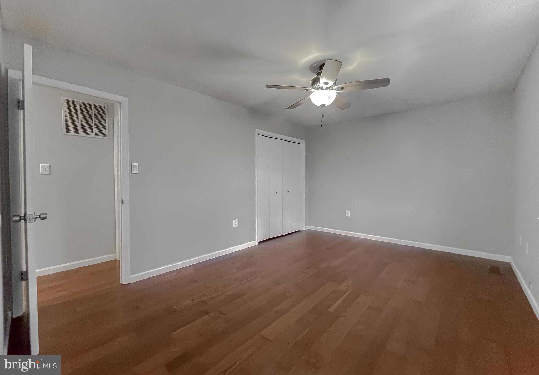 COUNTRY LAKES - Residential