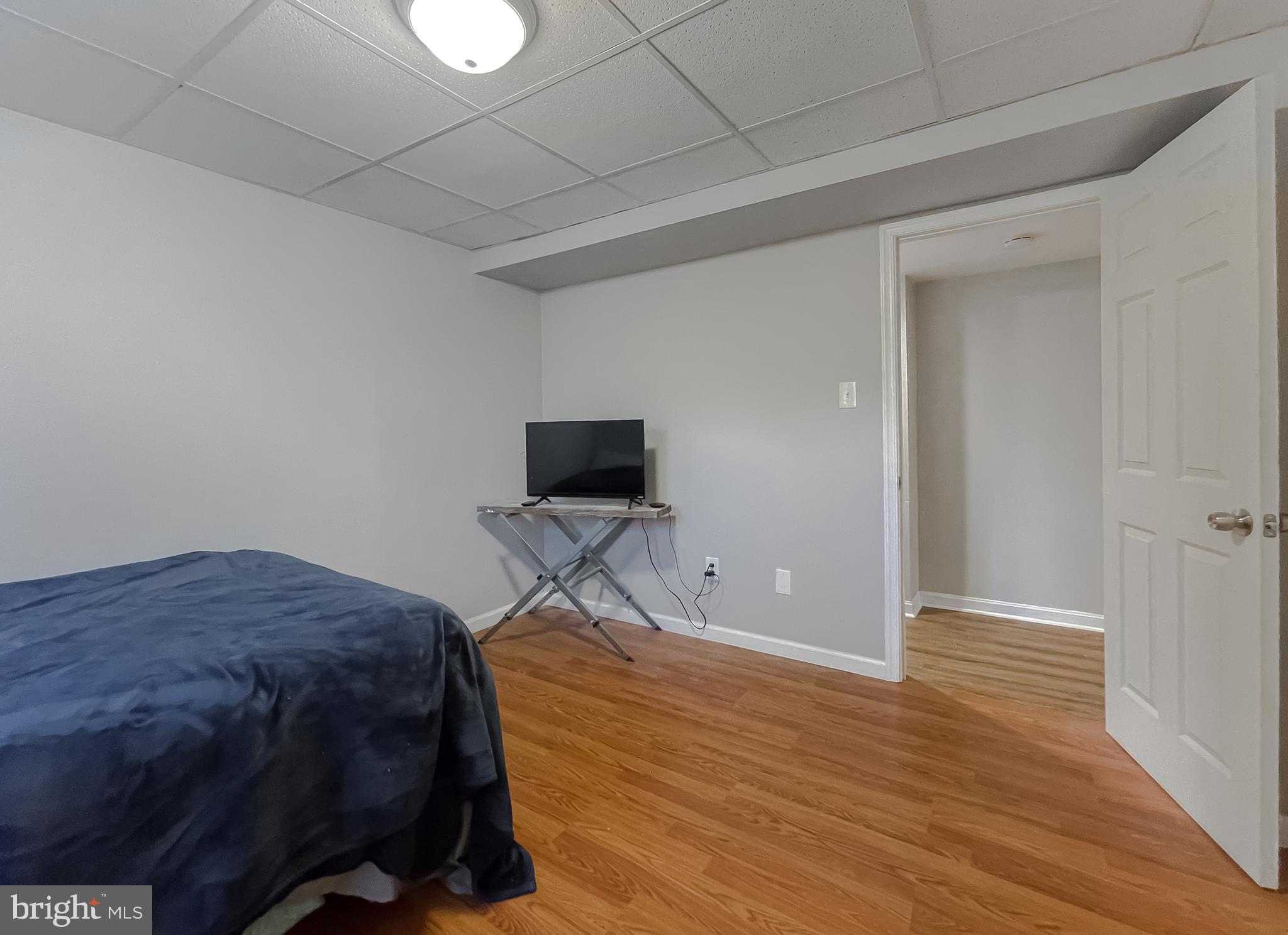 COUNTRY LAKES - Residential