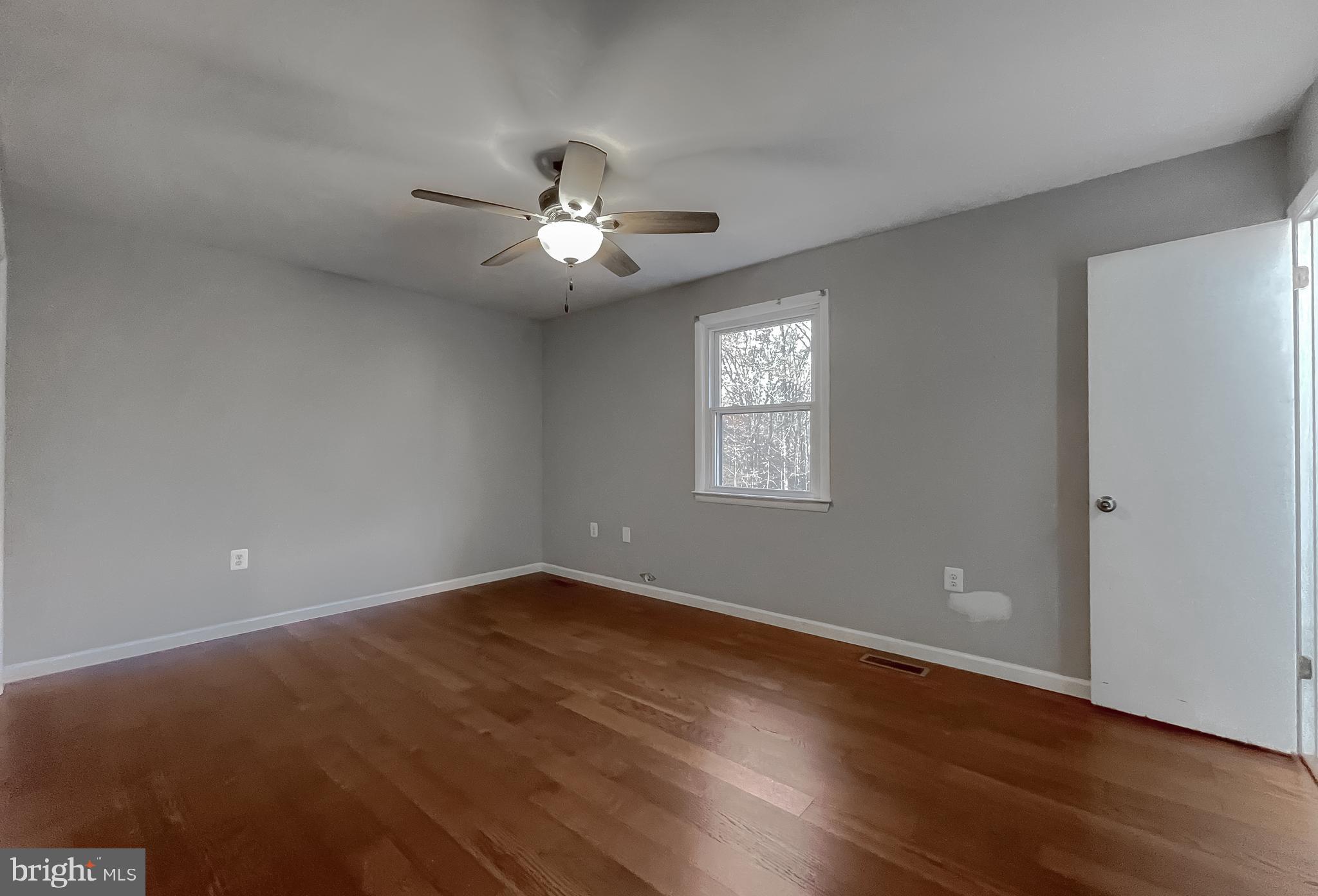 COUNTRY LAKES - Residential