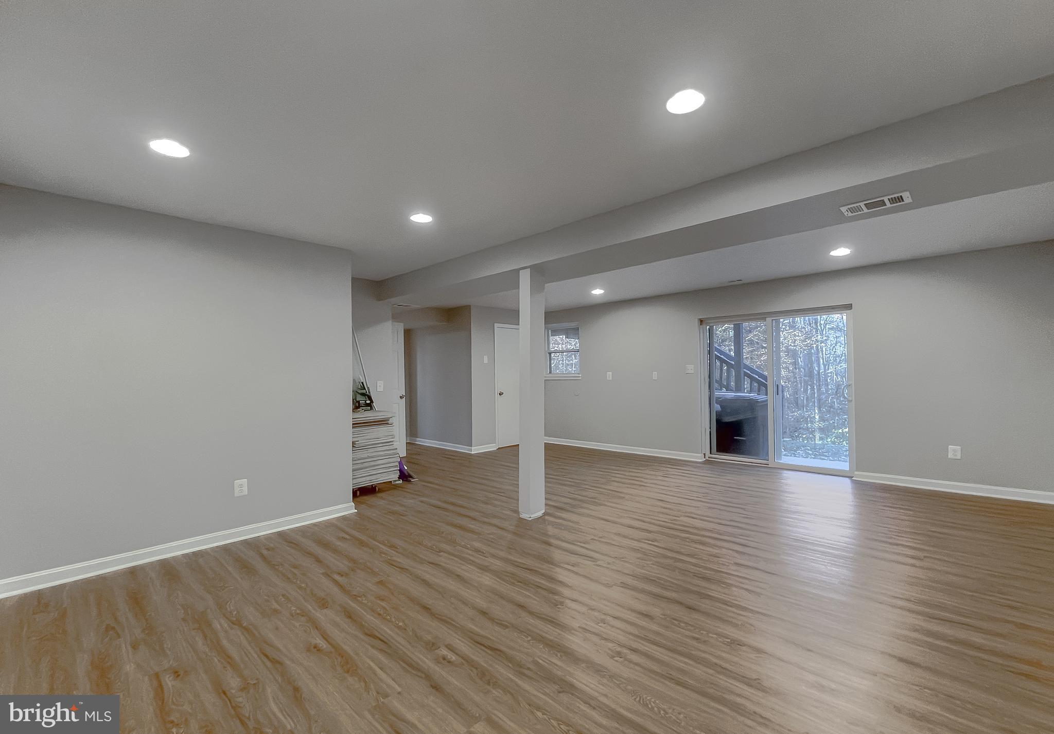 COUNTRY LAKES - Residential