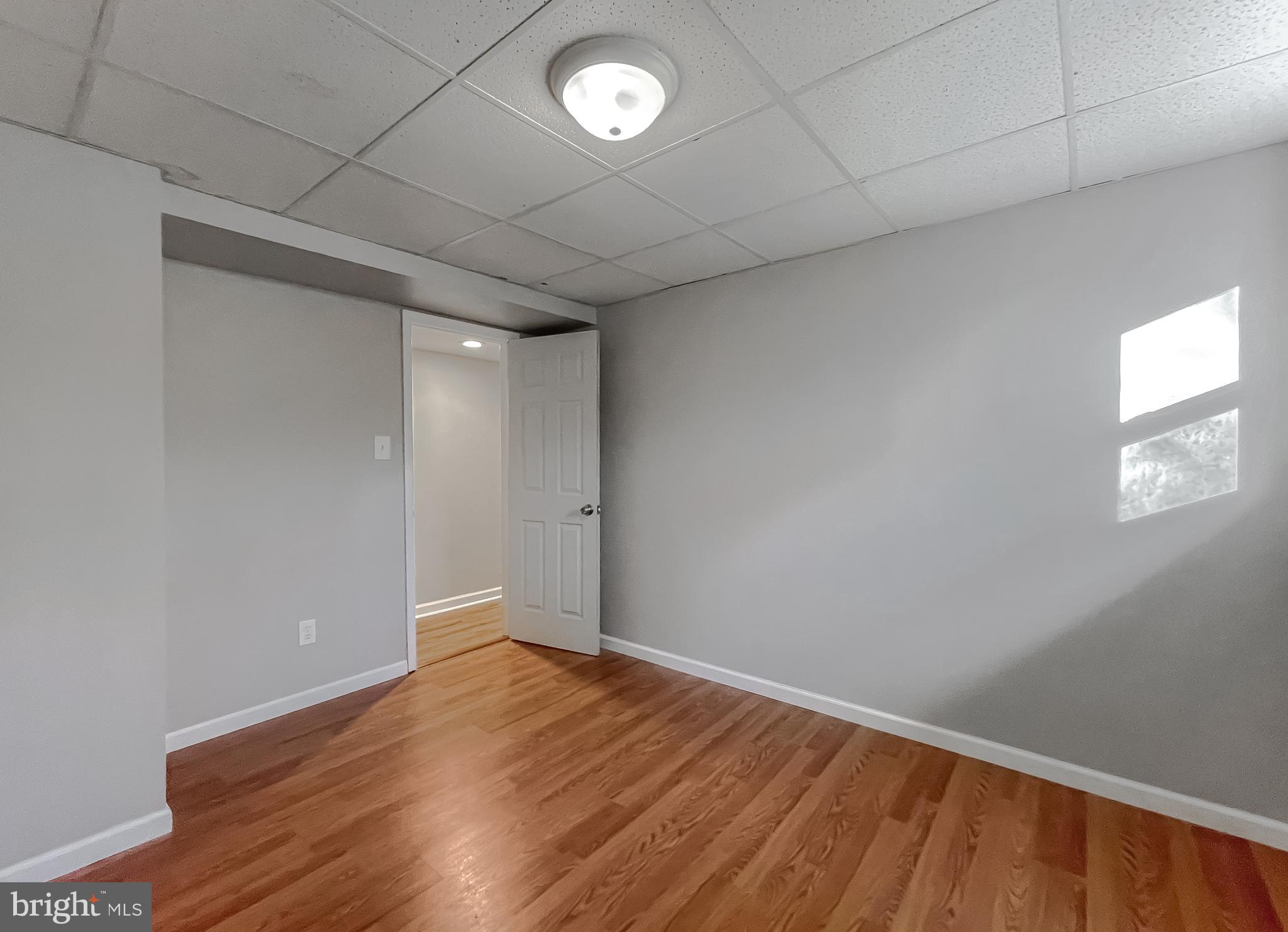 COUNTRY LAKES - Residential