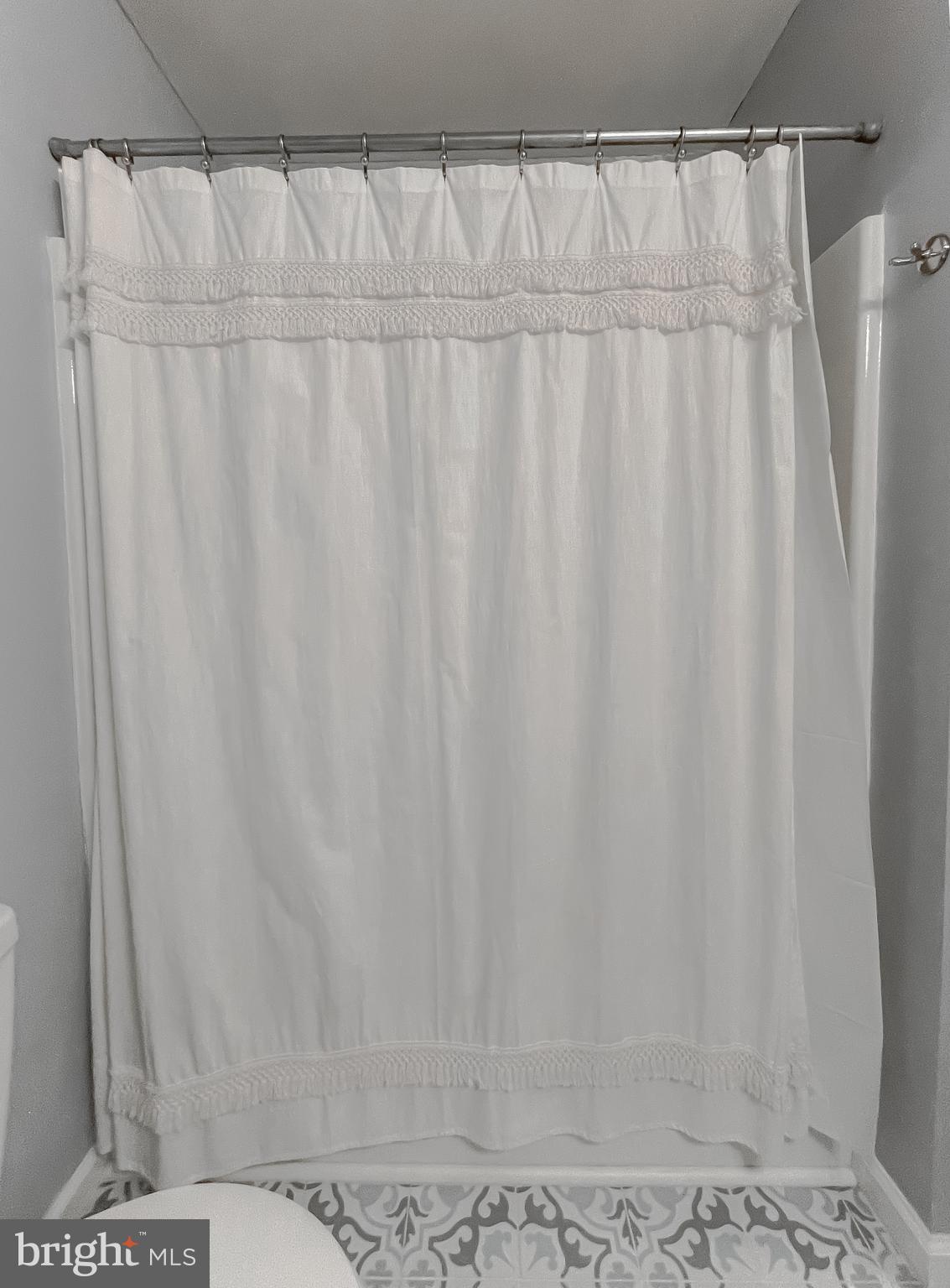 COUNTRY LAKES - Residential