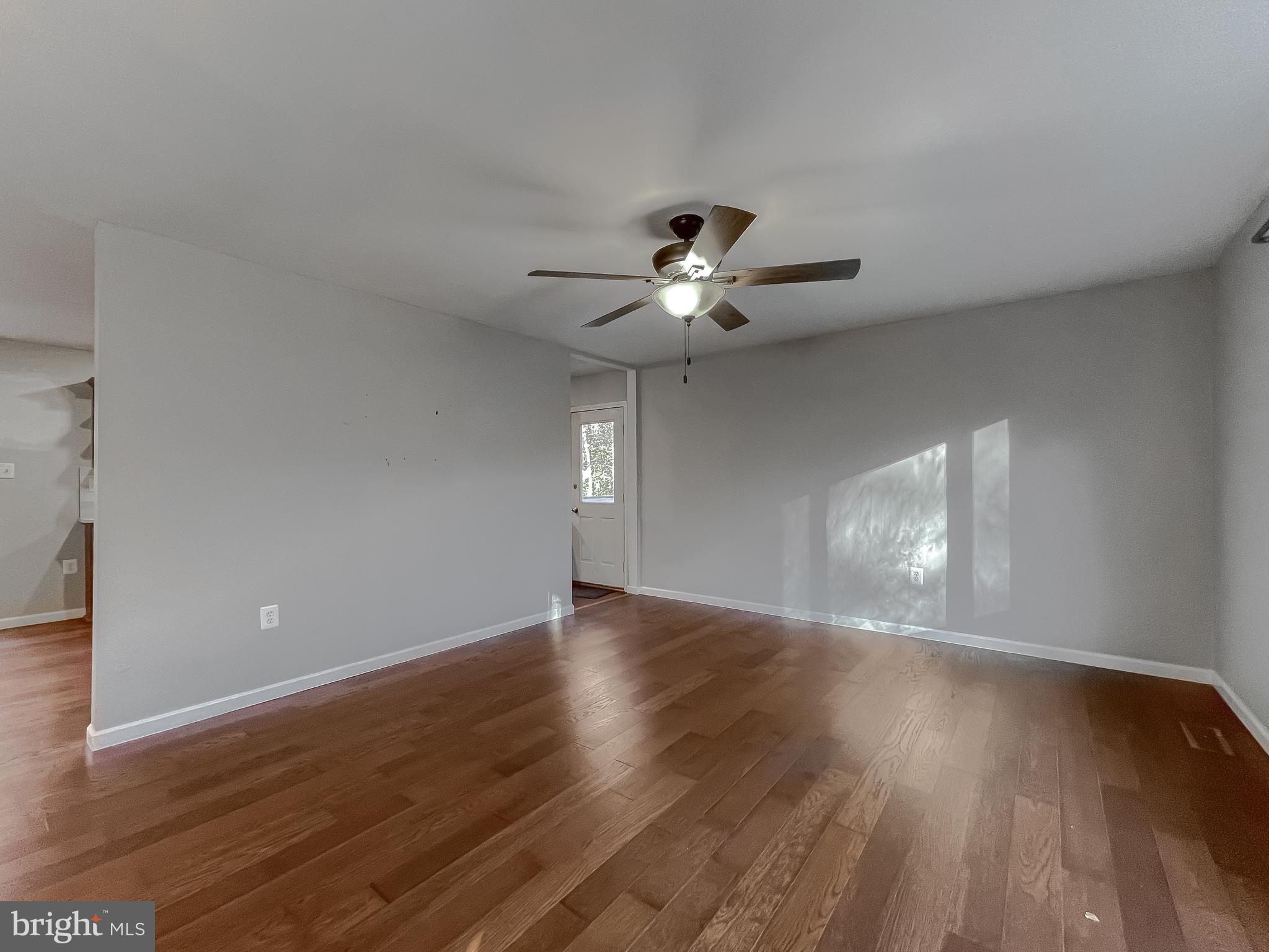 COUNTRY LAKES - Residential