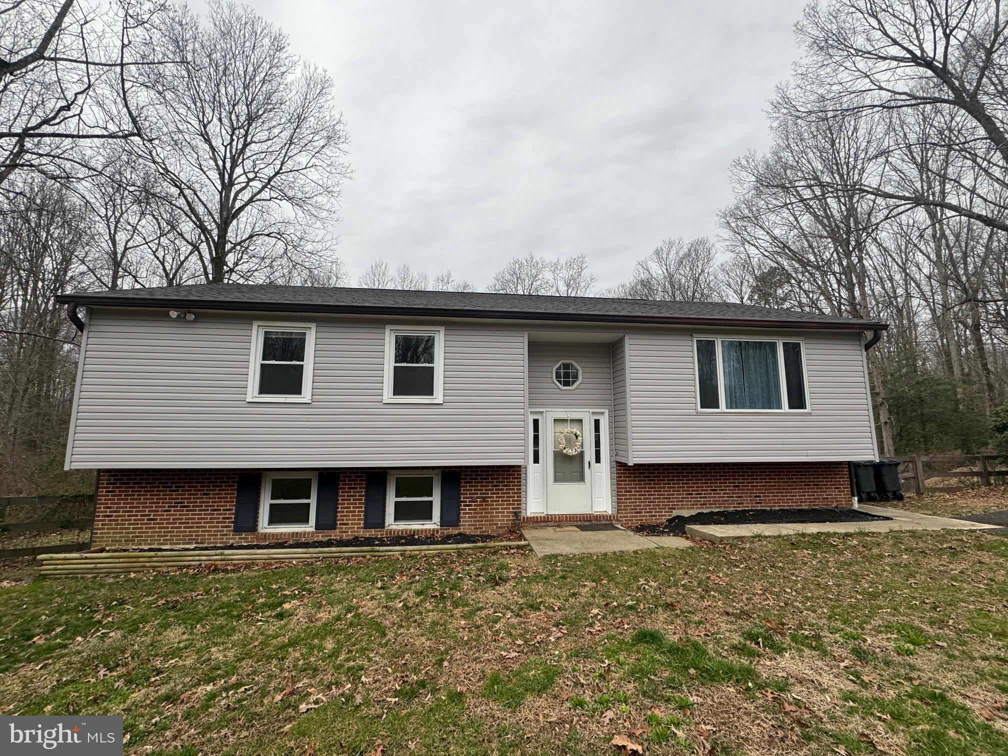 COUNTRY LAKES - Residential