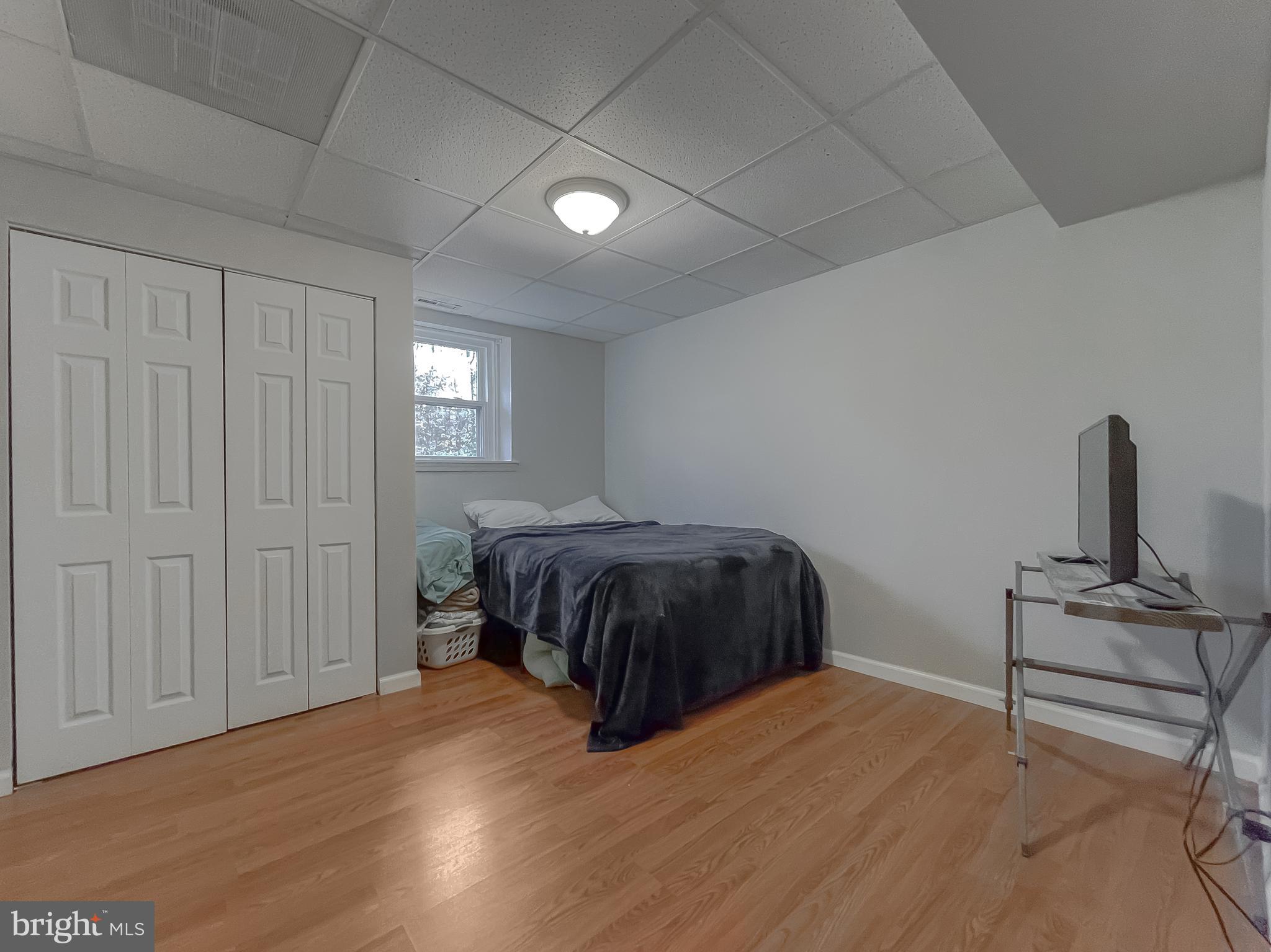 COUNTRY LAKES - Residential