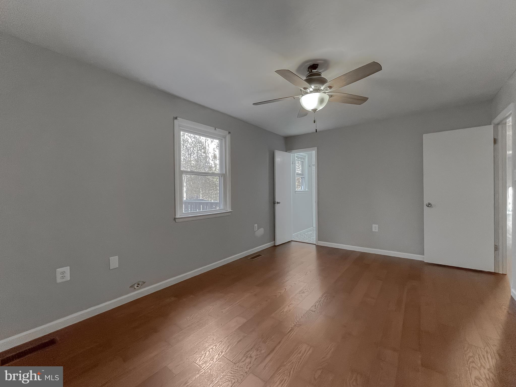 COUNTRY LAKES - Residential