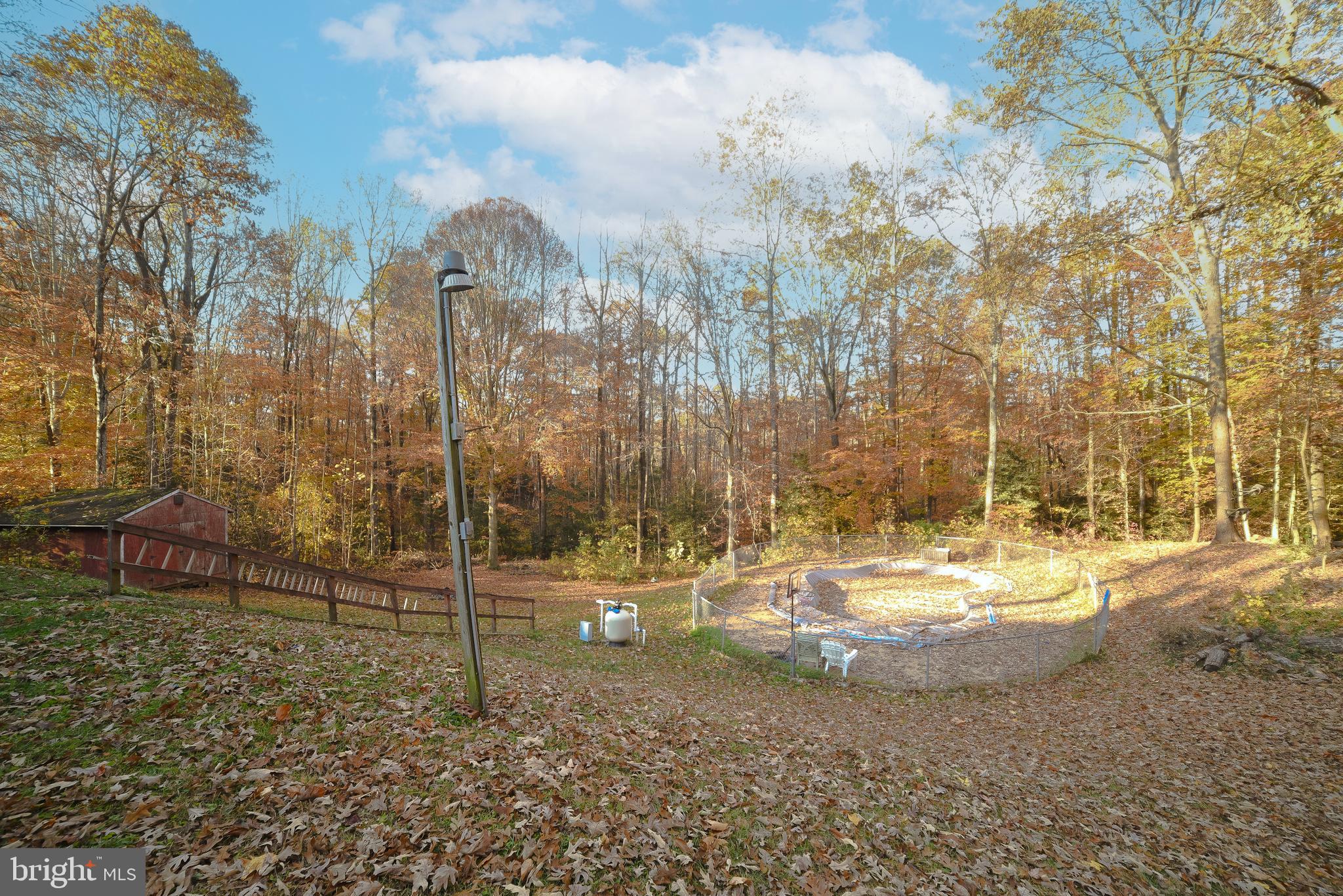 COUNTRY LAKES - Residential