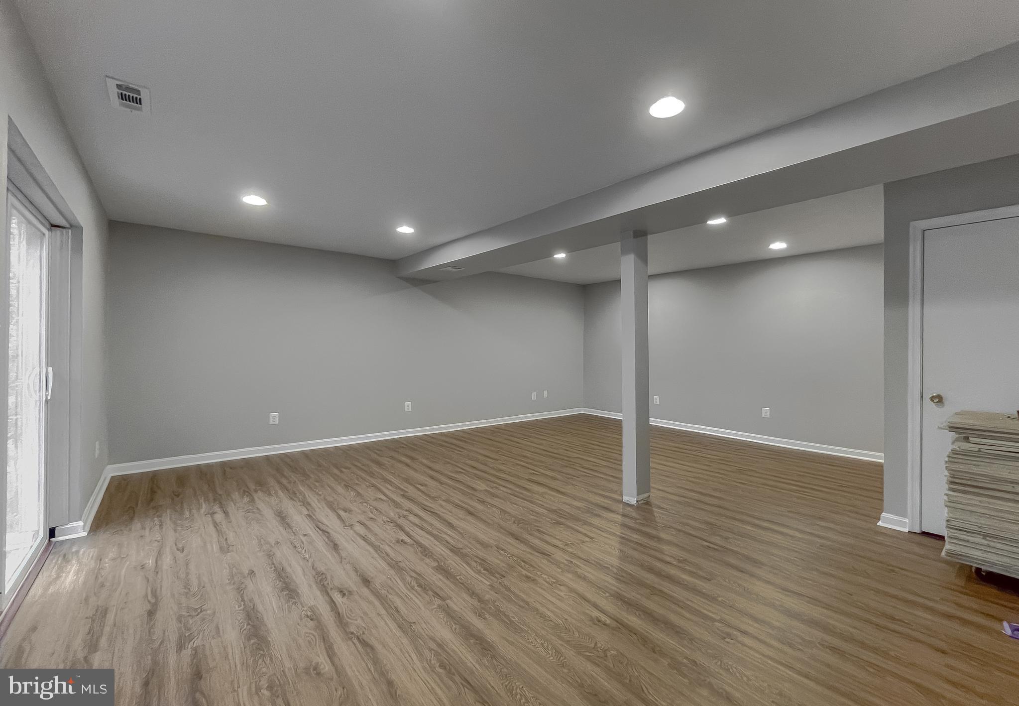 COUNTRY LAKES - Residential