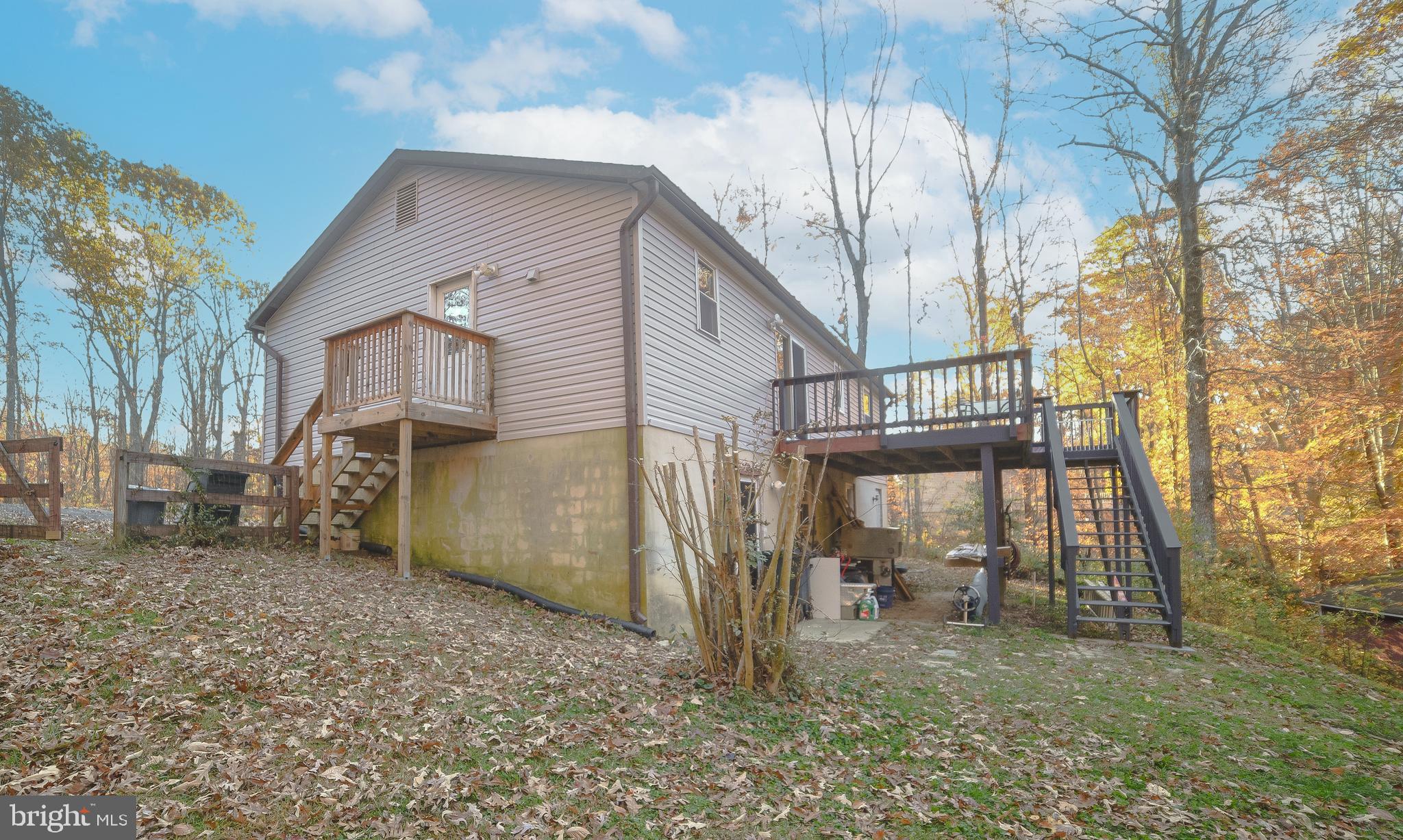 COUNTRY LAKES - Residential