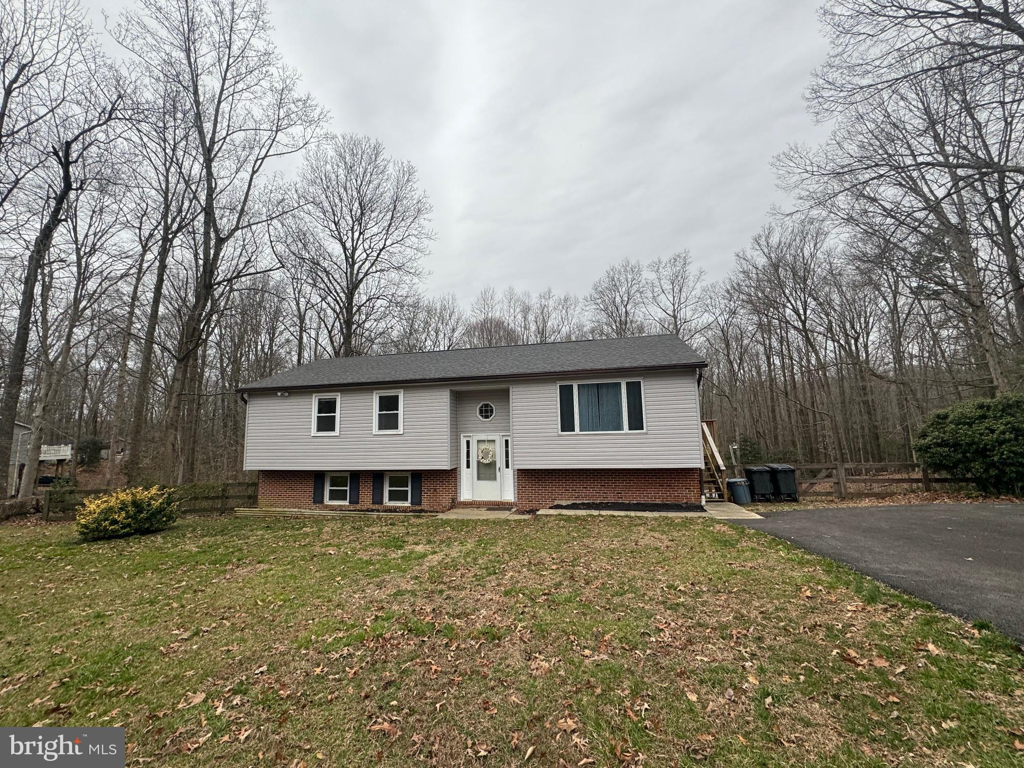 COUNTRY LAKES - Residential