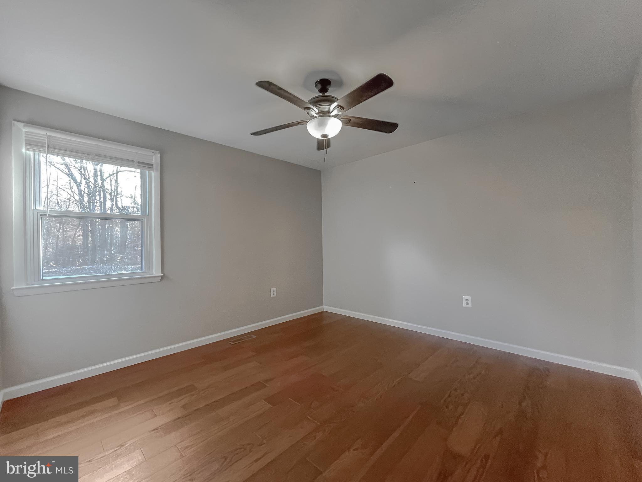 COUNTRY LAKES - Residential