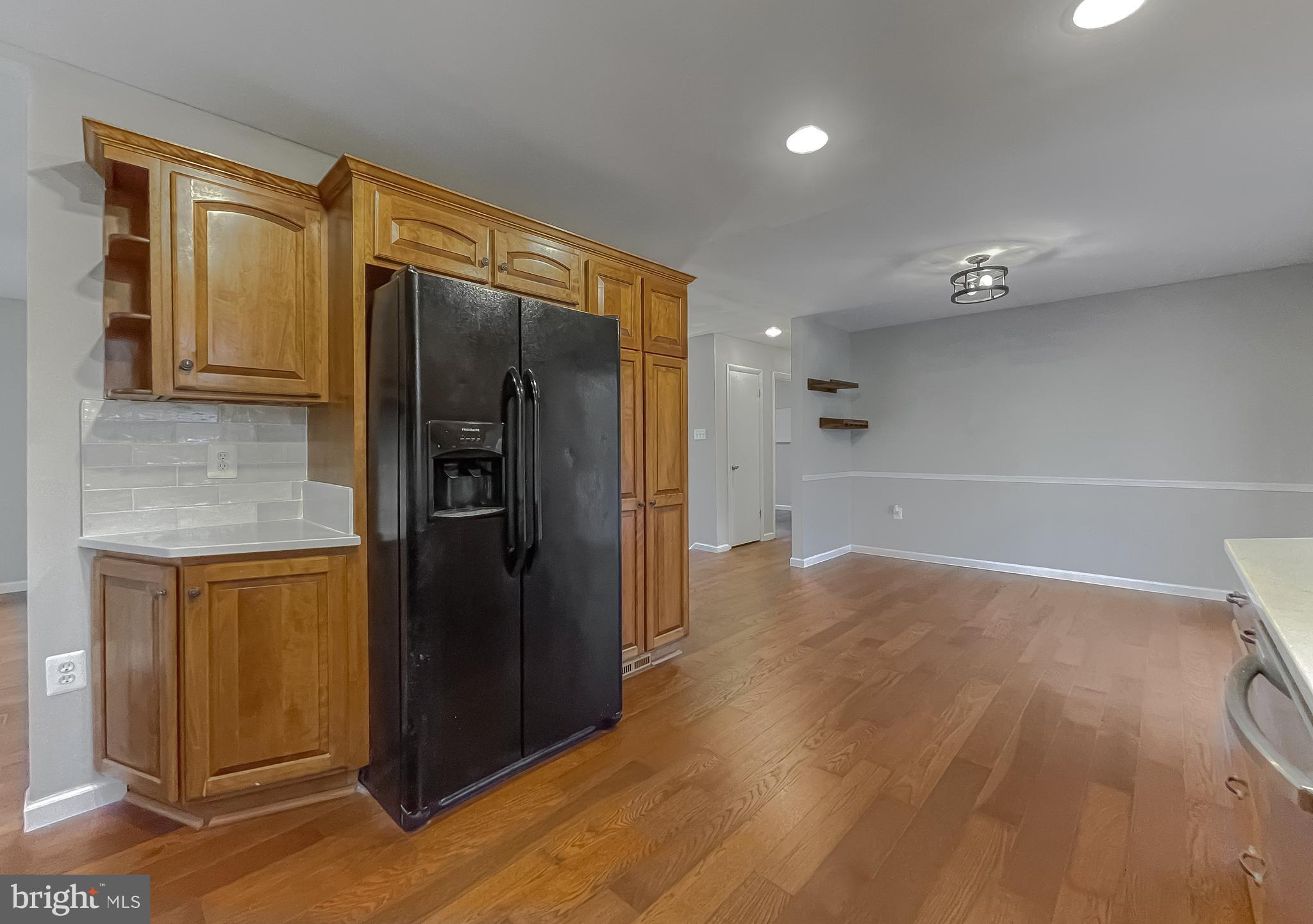 COUNTRY LAKES - Residential