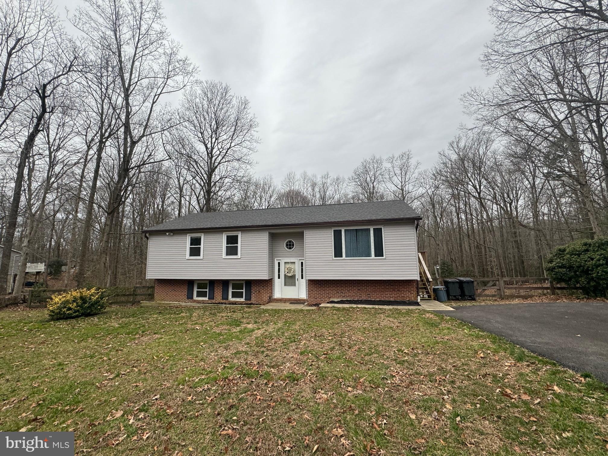 COUNTRY LAKES - Residential