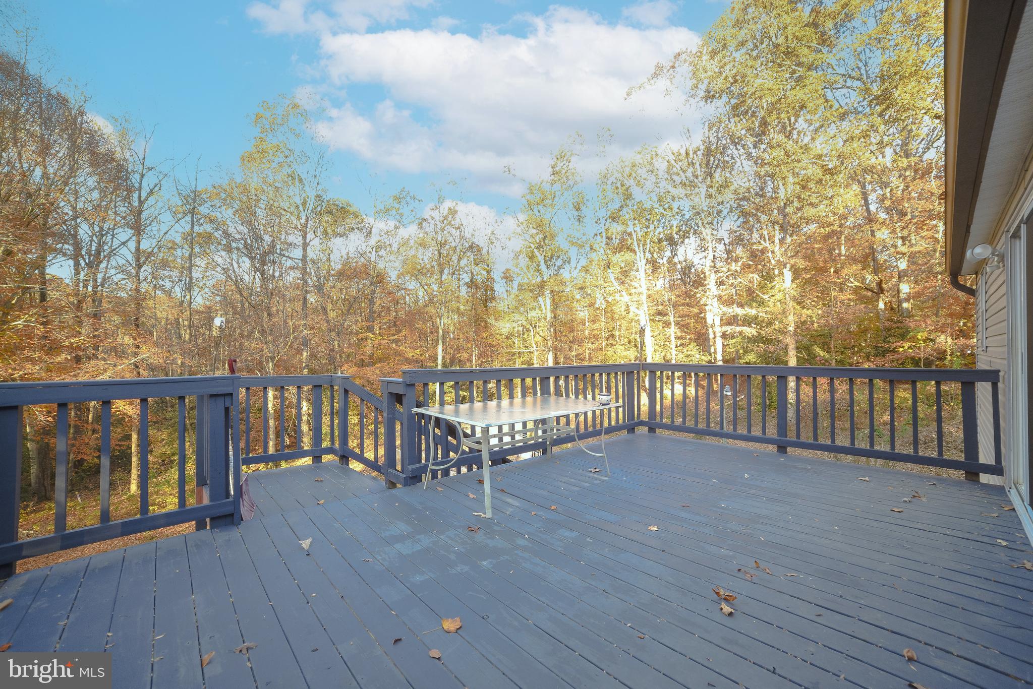 COUNTRY LAKES - Residential