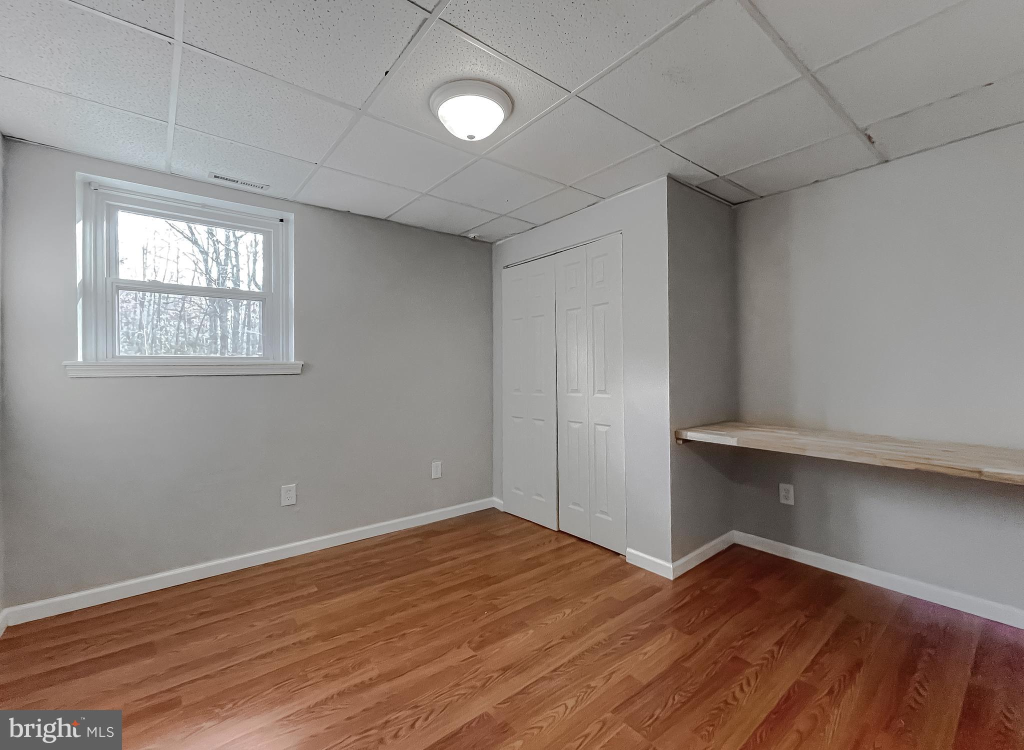 COUNTRY LAKES - Residential