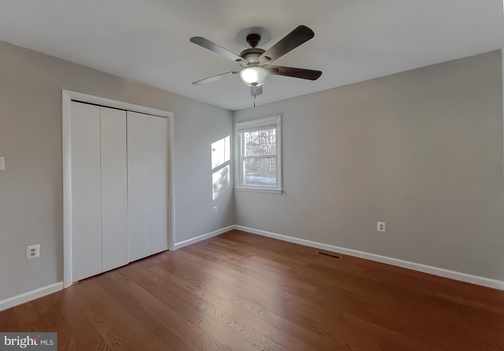 COUNTRY LAKES - Residential