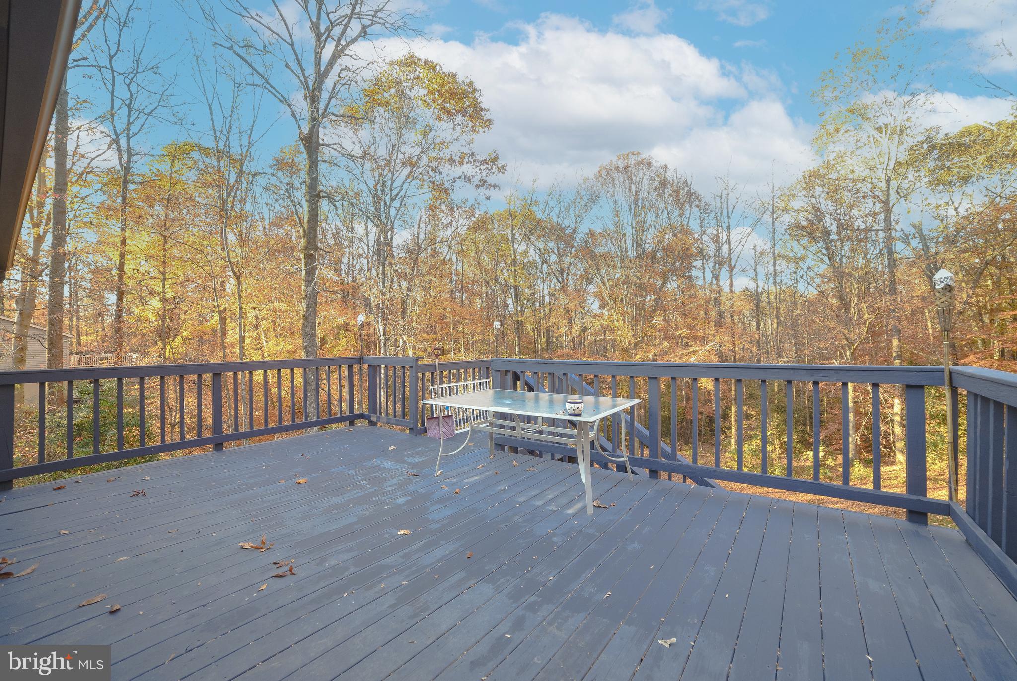 COUNTRY LAKES - Residential