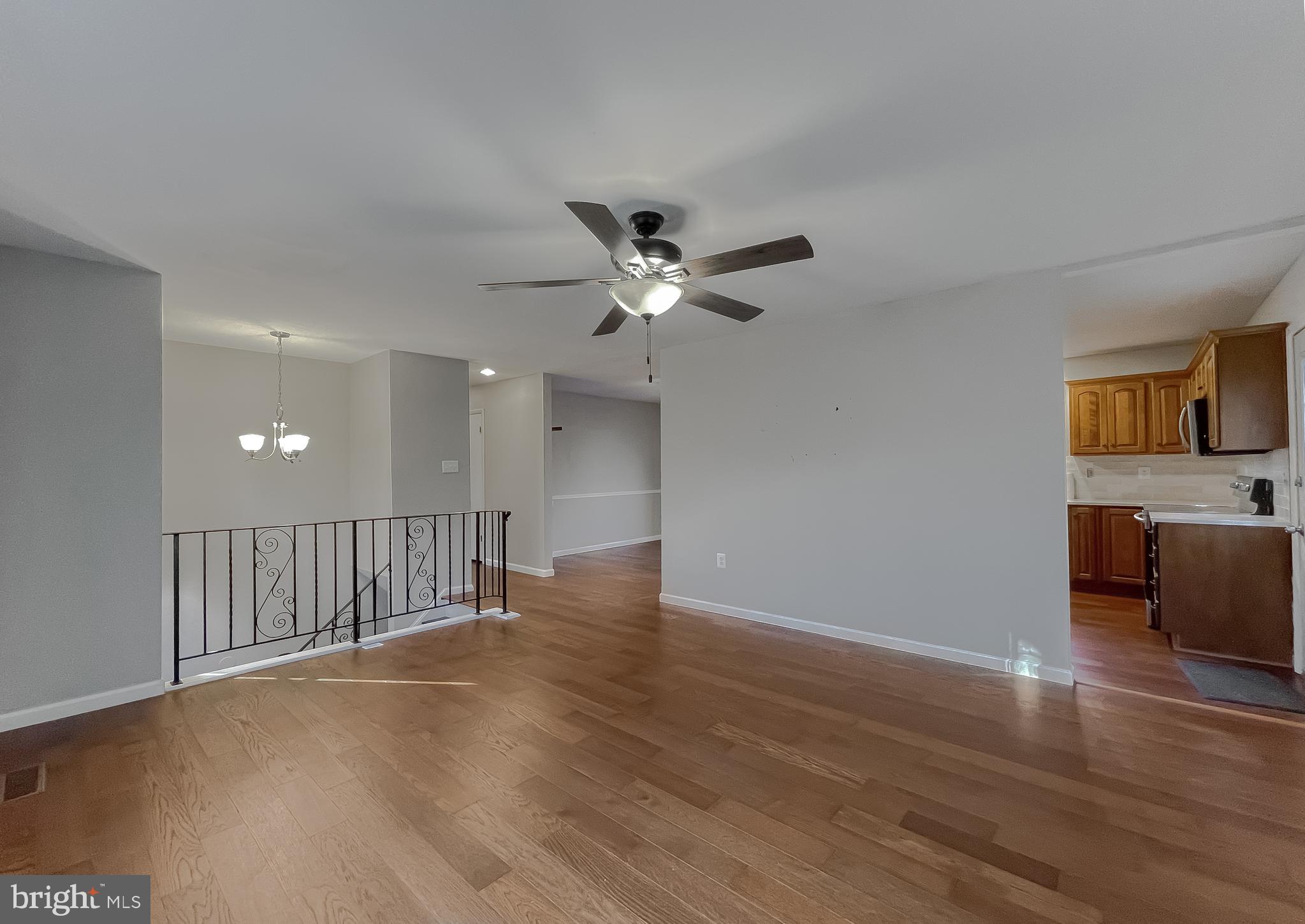 COUNTRY LAKES - Residential