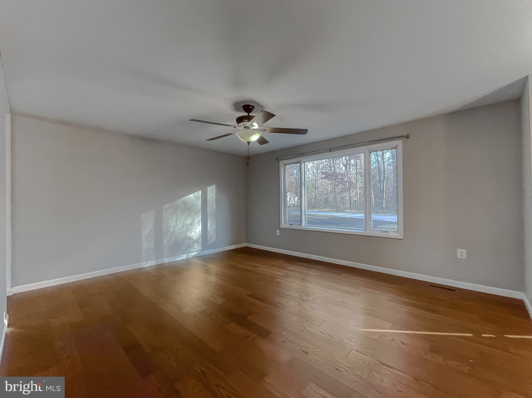 COUNTRY LAKES - Residential