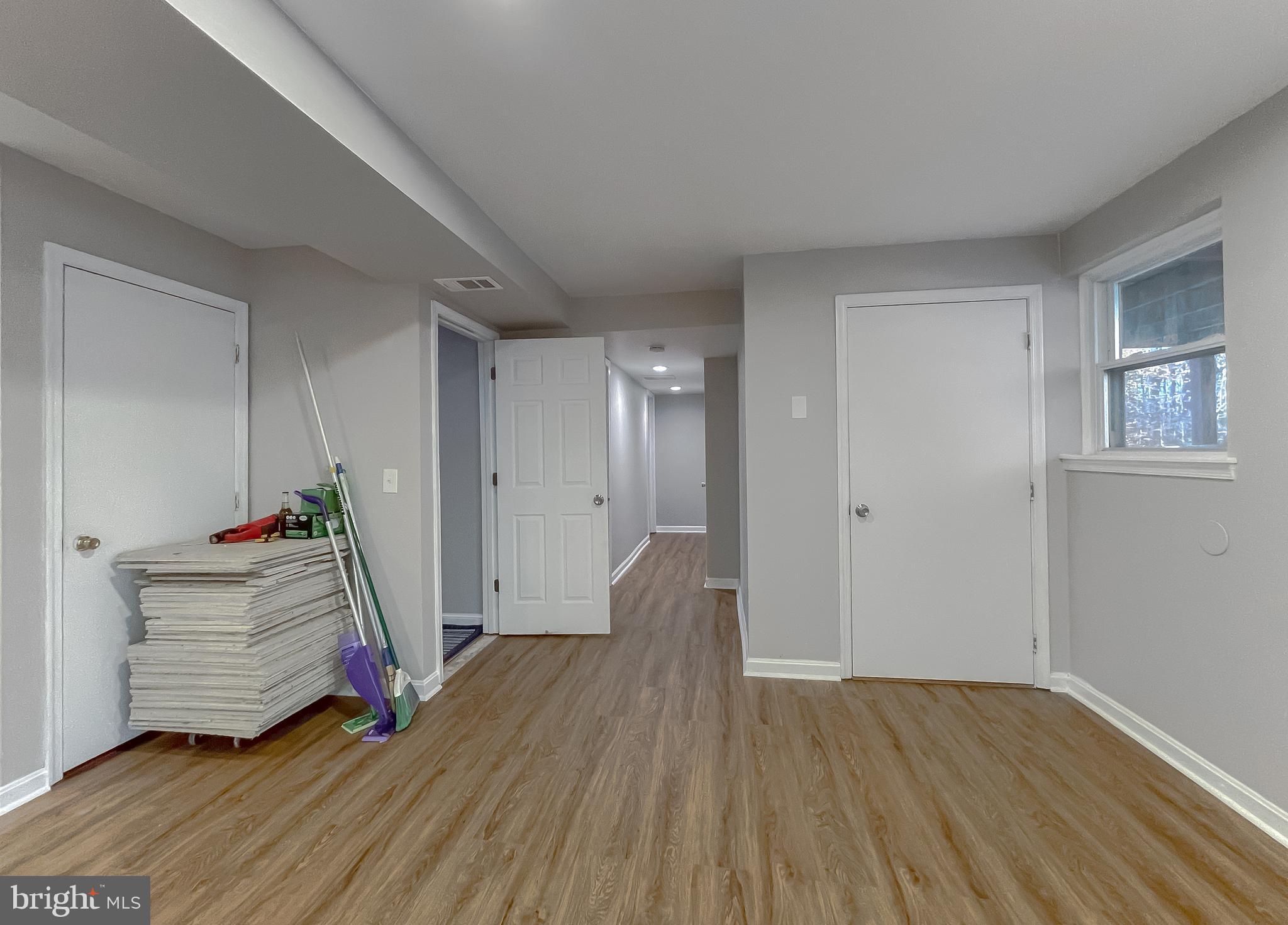 COUNTRY LAKES - Residential