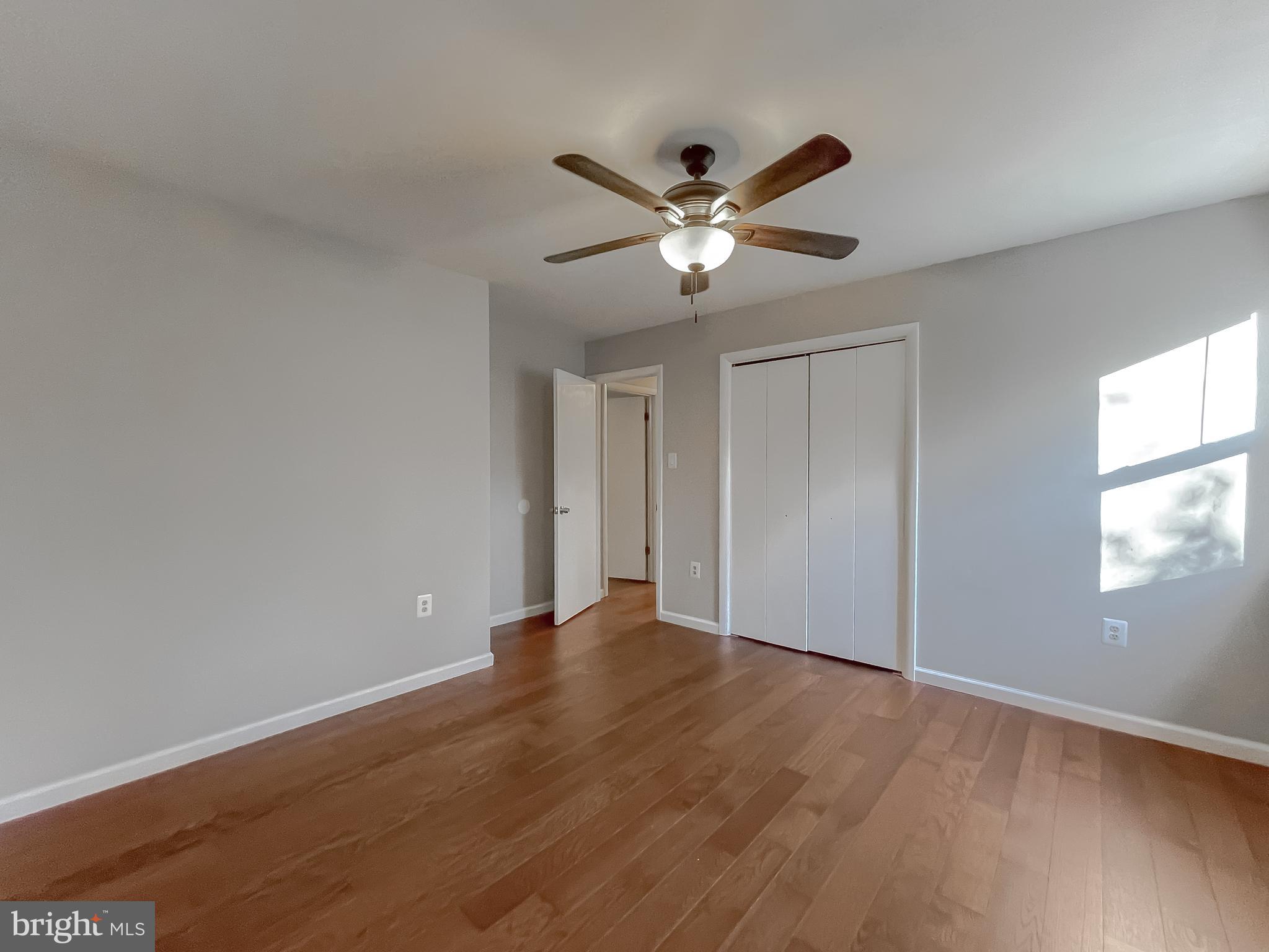 COUNTRY LAKES - Residential