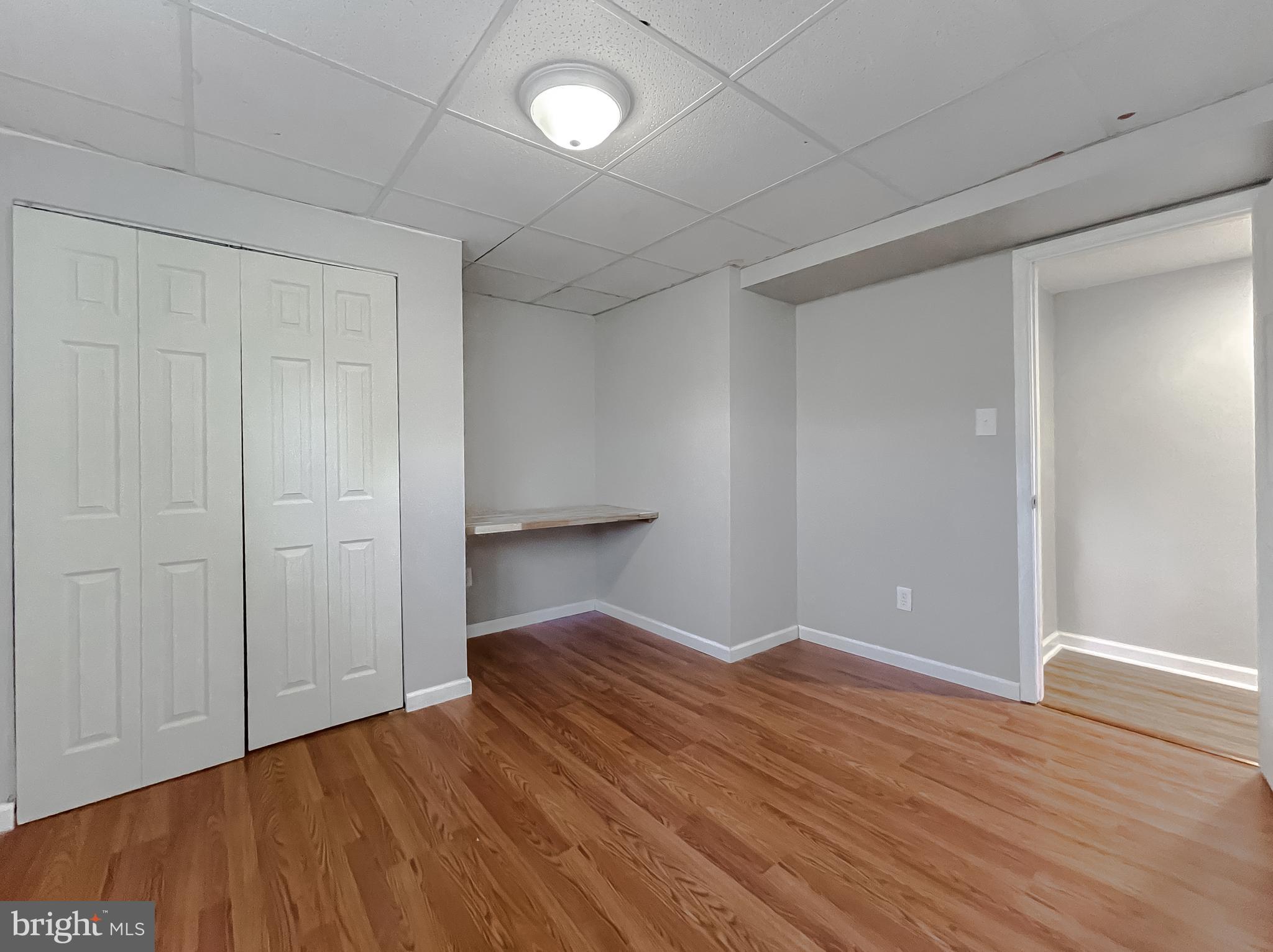 COUNTRY LAKES - Residential