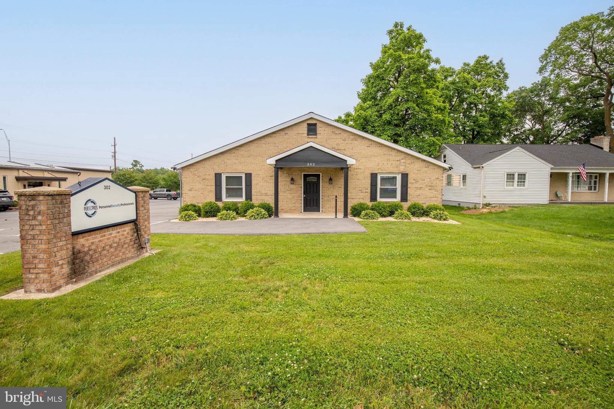 302 ROCK CLIFF DRIVE